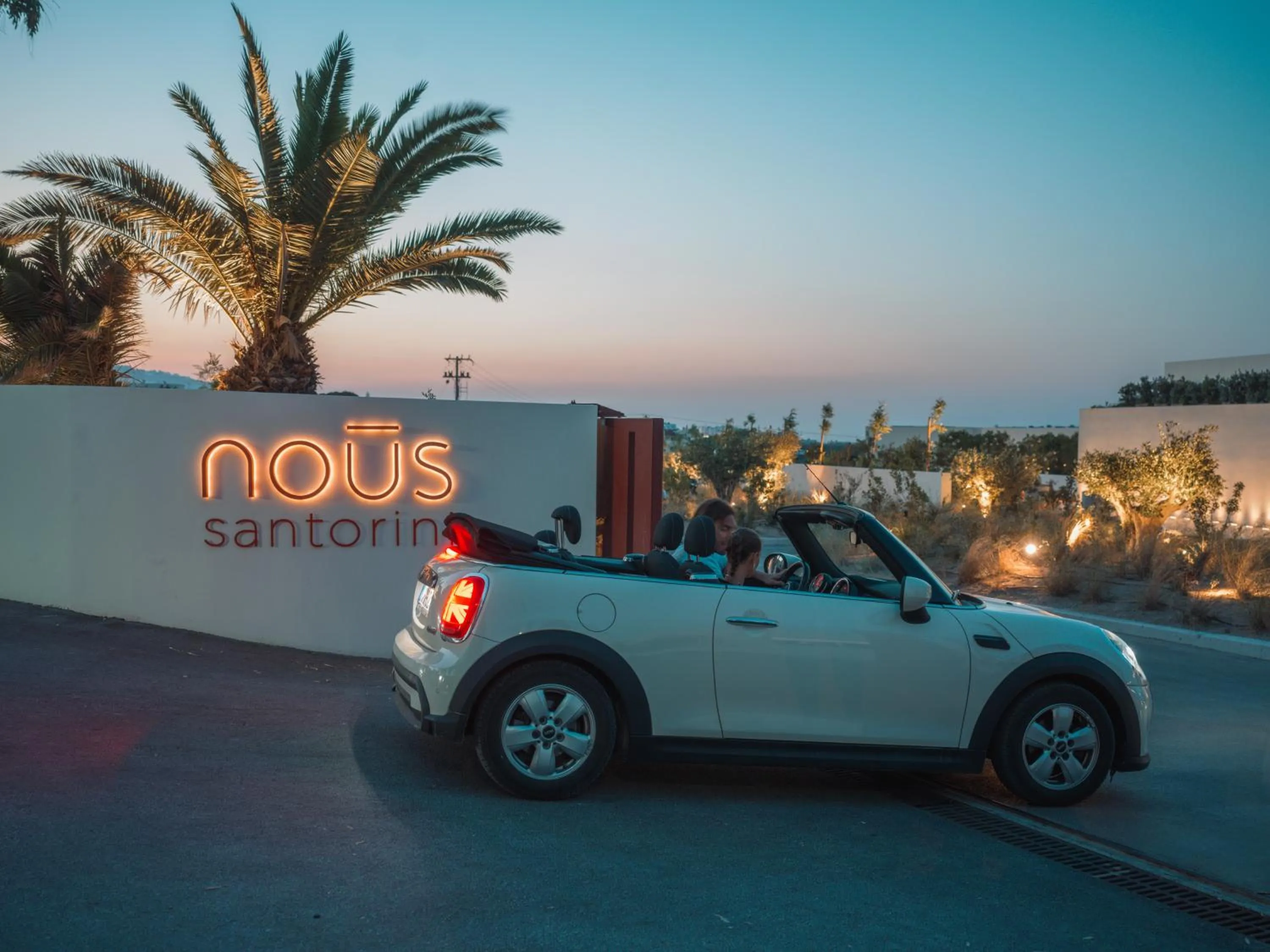 Facade/entrance in Noūs Santorini