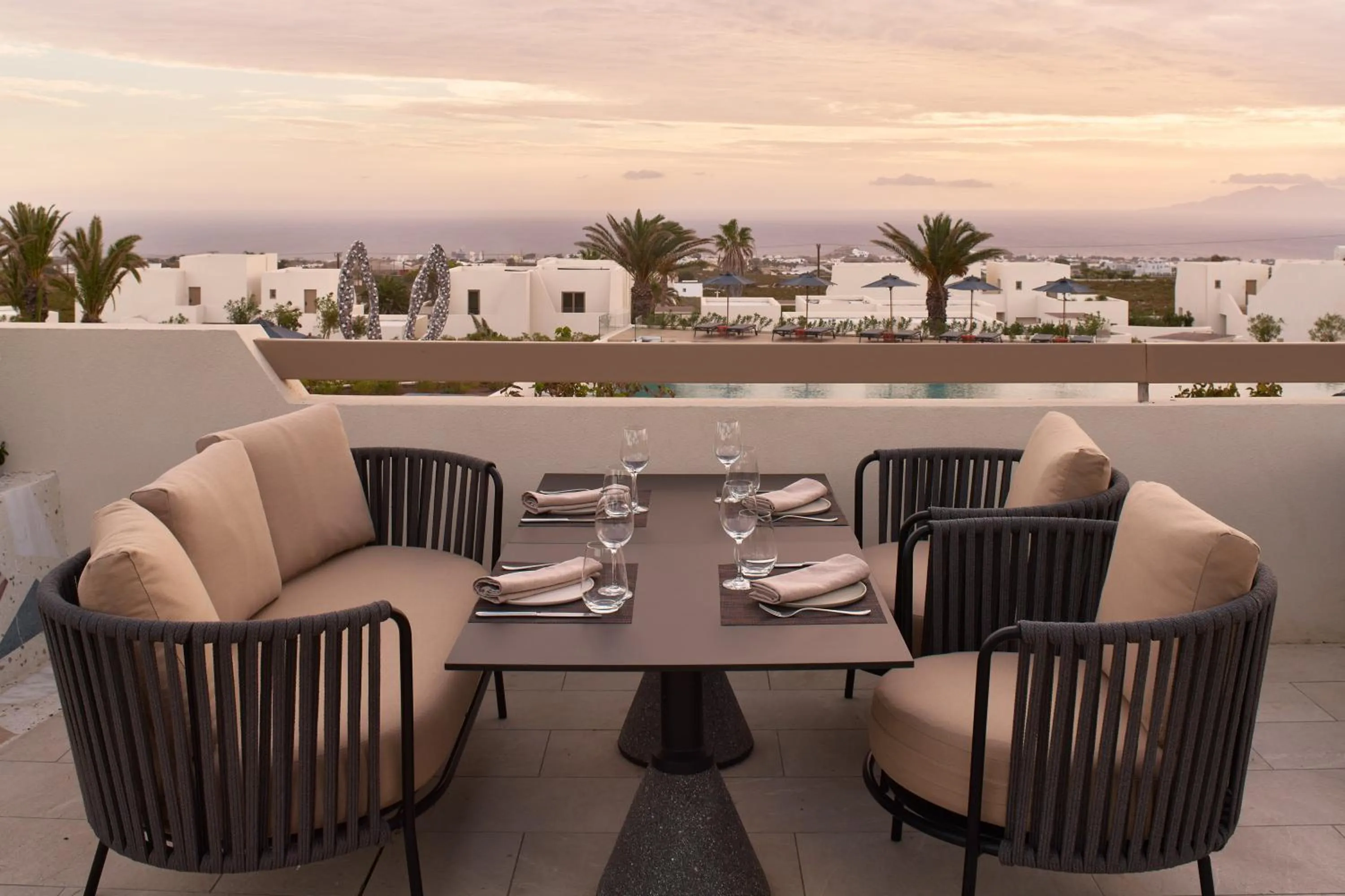 Property building in Noūs Santorini