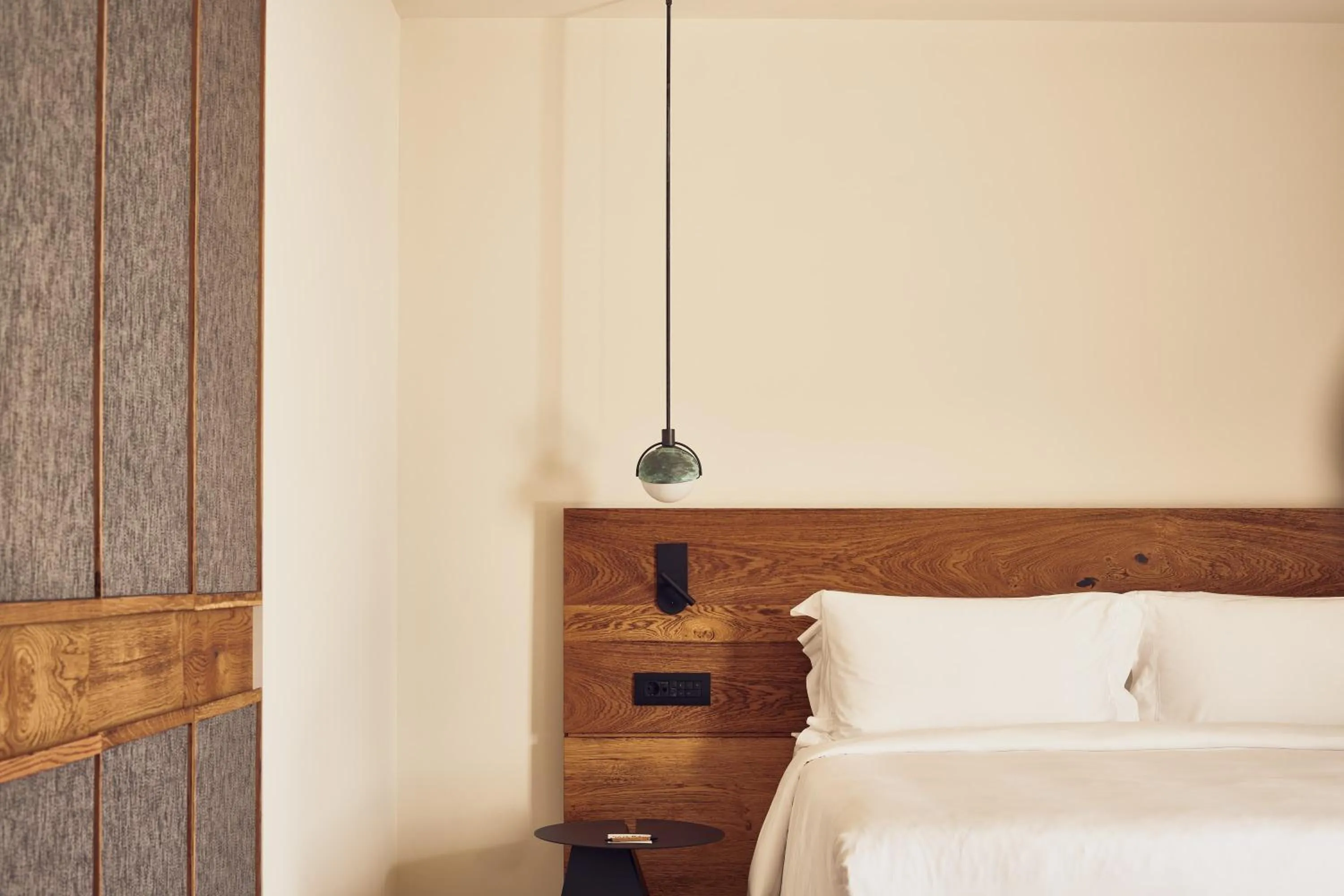 Bed in Noūs Santorini