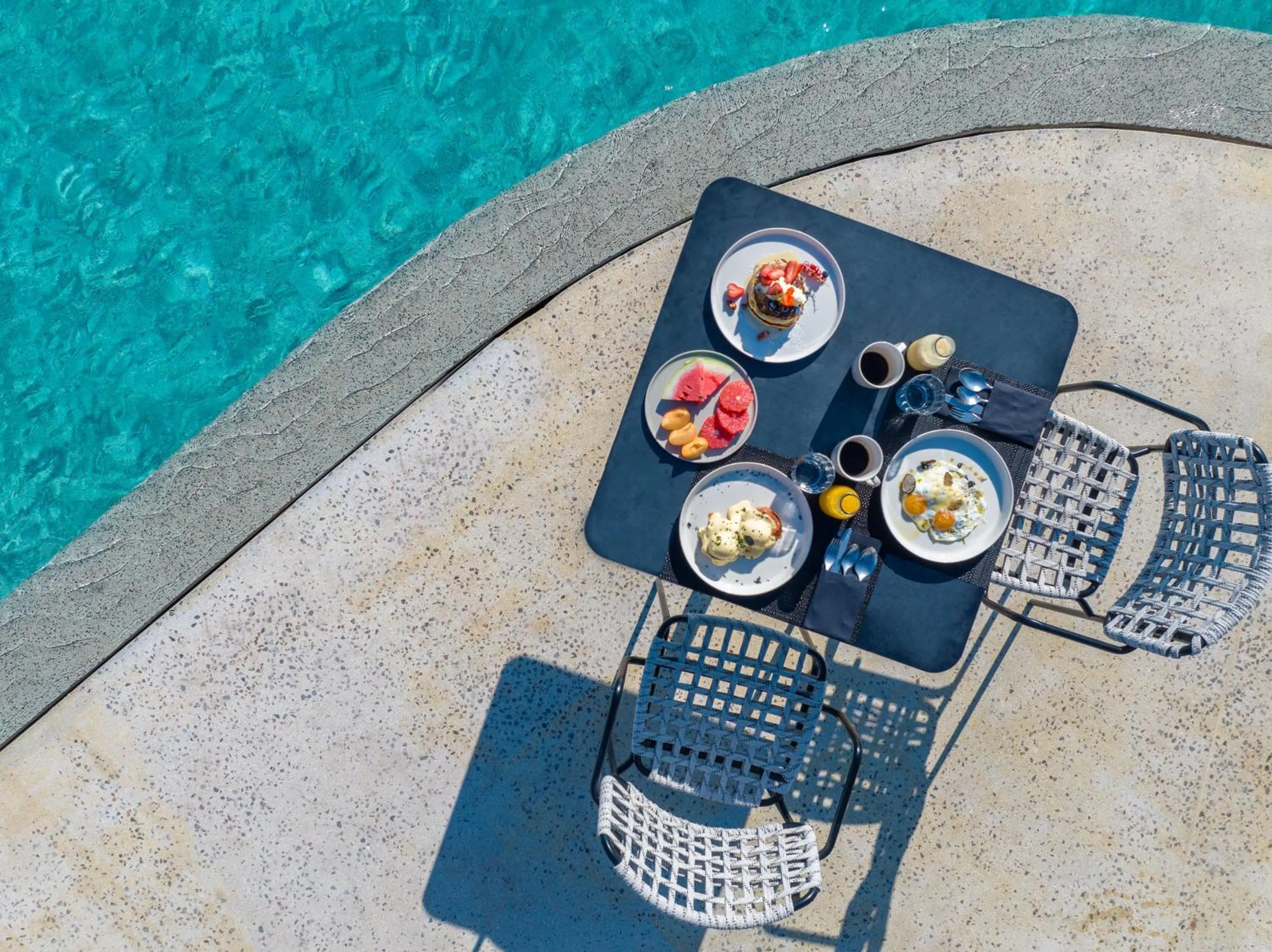 Swimming pool in Noūs Santorini