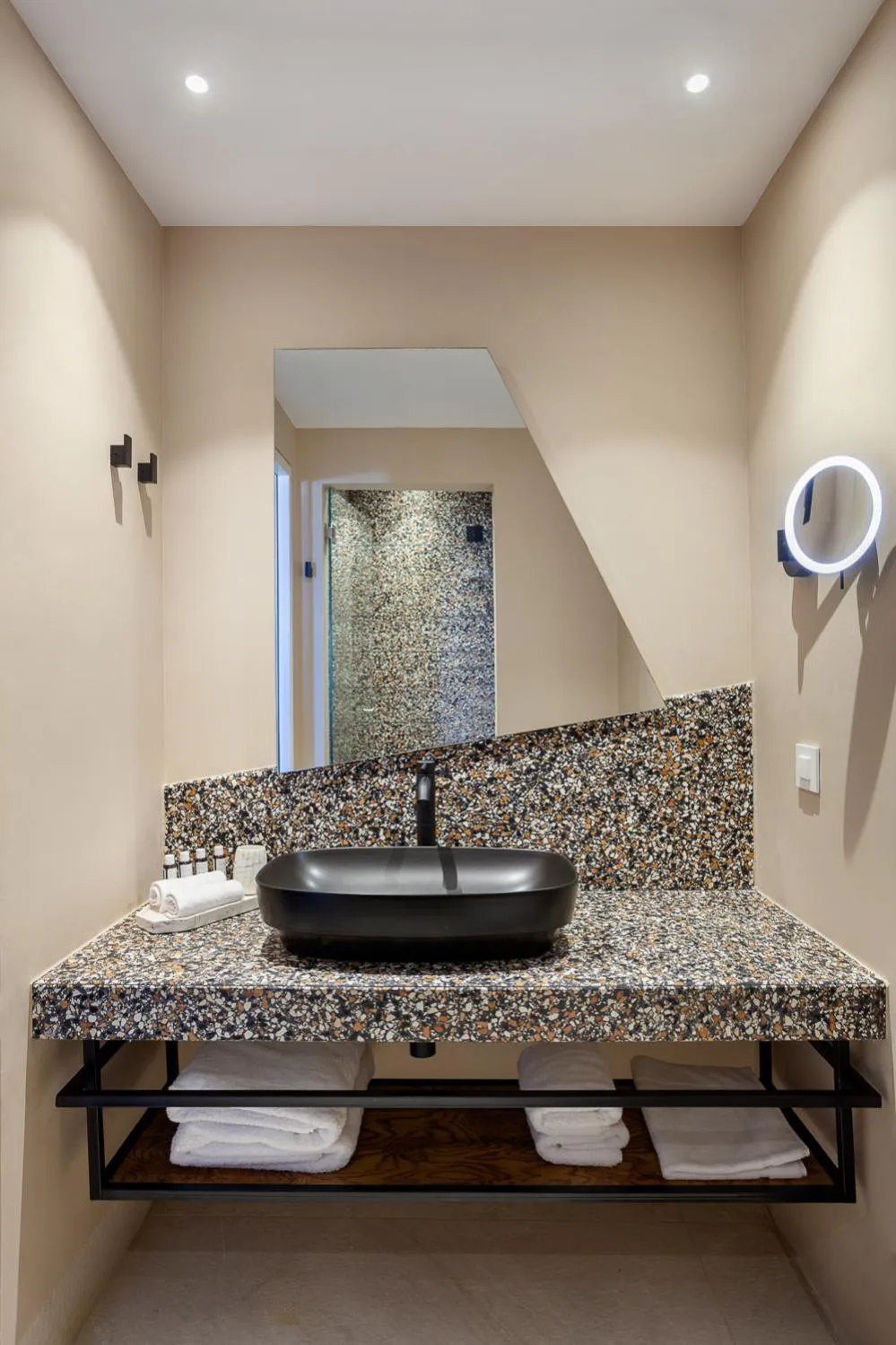 Bathroom in Noūs Santorini