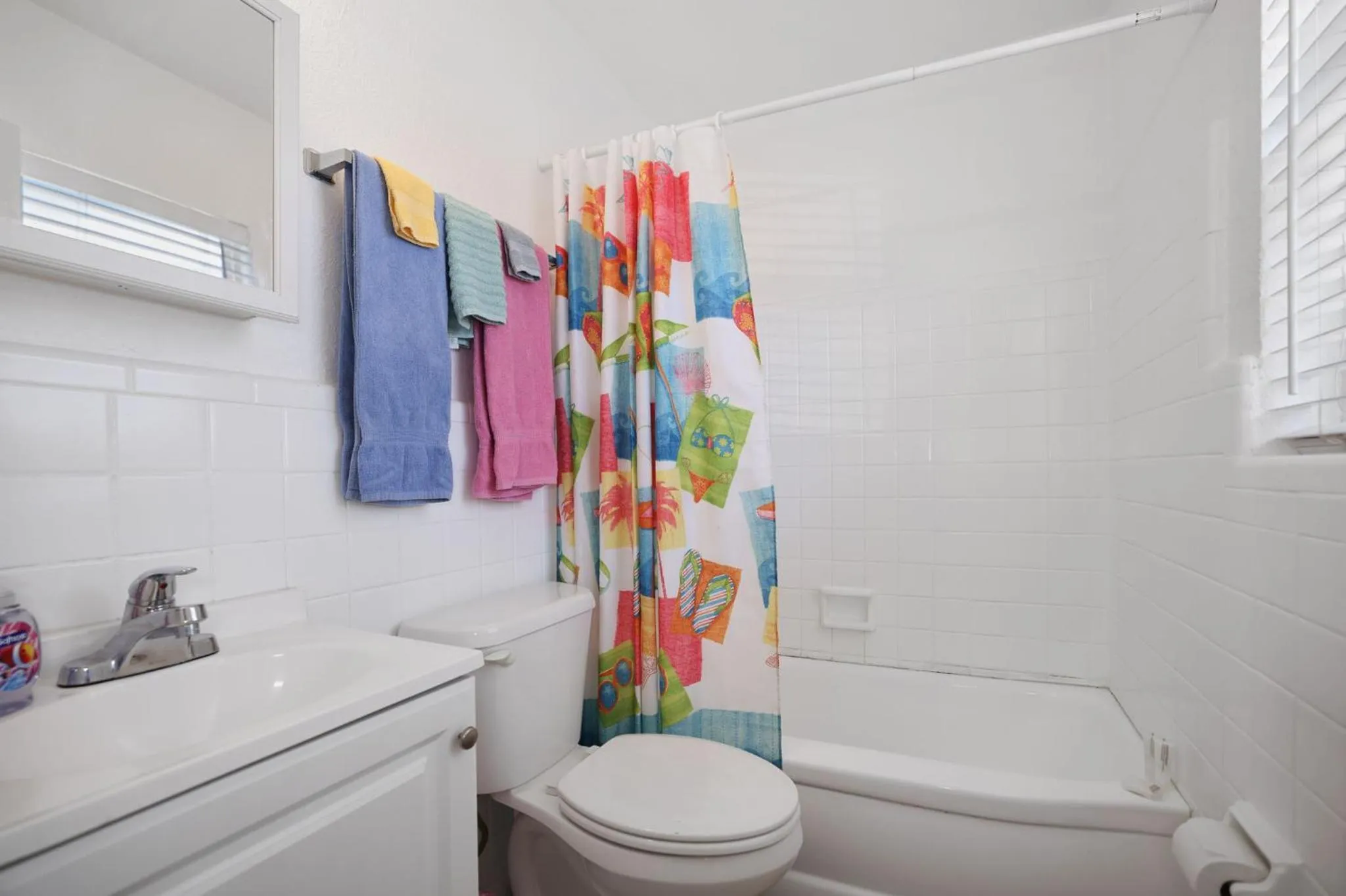 Bathroom in Sun Island Motel