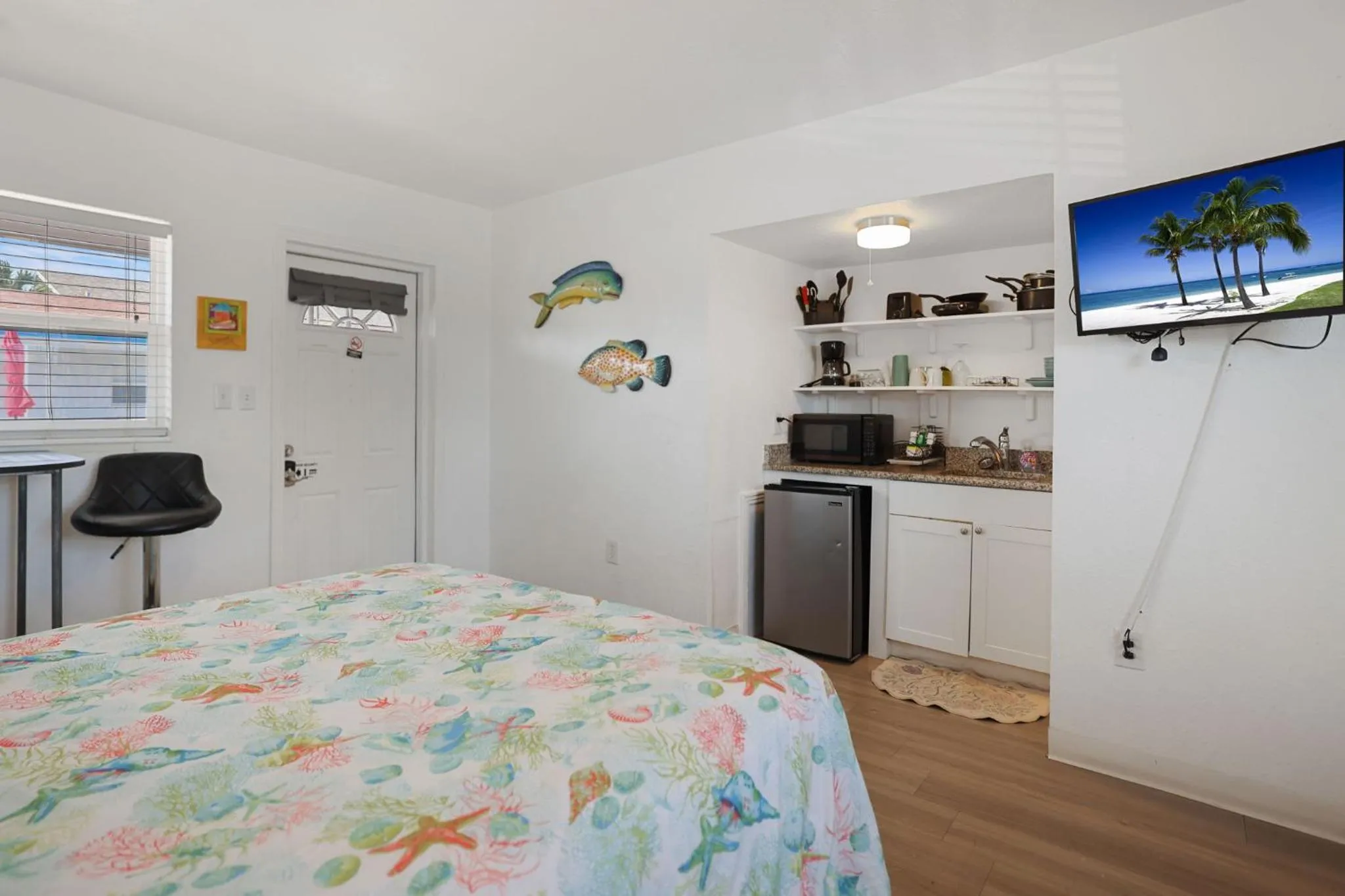 Bedroom in Sun Island Motel