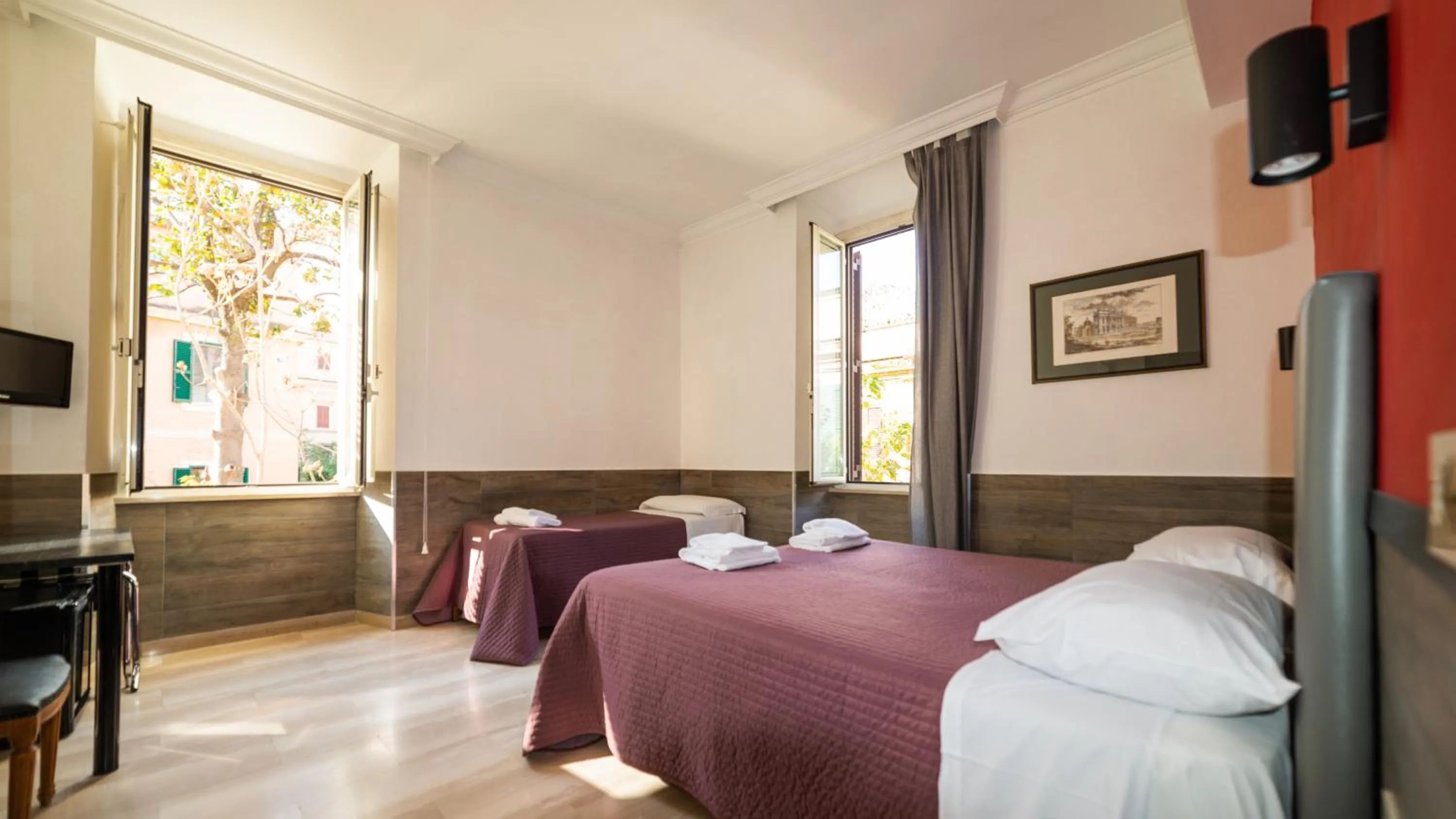 TV and multimedia, Bed in Hotel Center 1