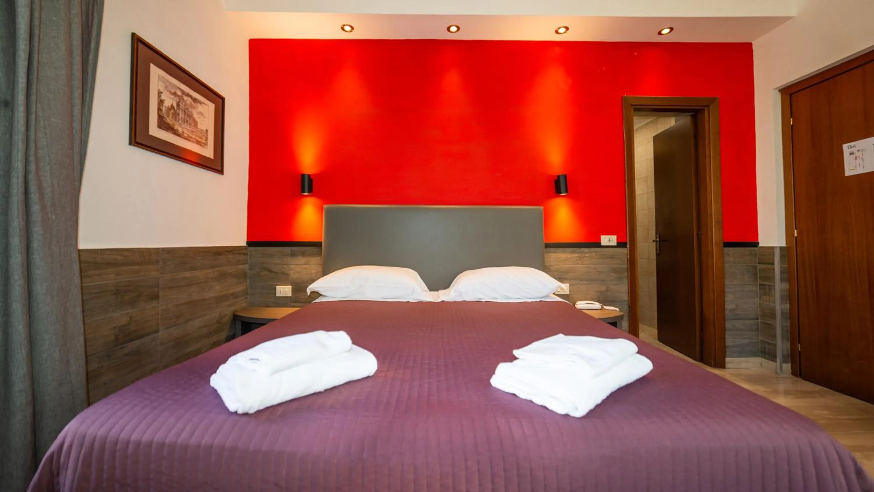 Bedroom, Bed in Hotel Center 2