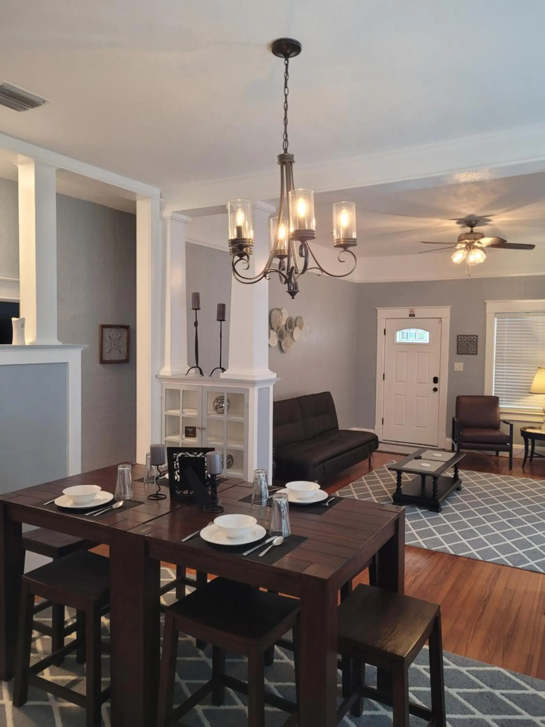 Two-Bedroom Apartment in Modern Two Bedroom Home Two-Bedroom Apartment in Modern Two Bedroom Home