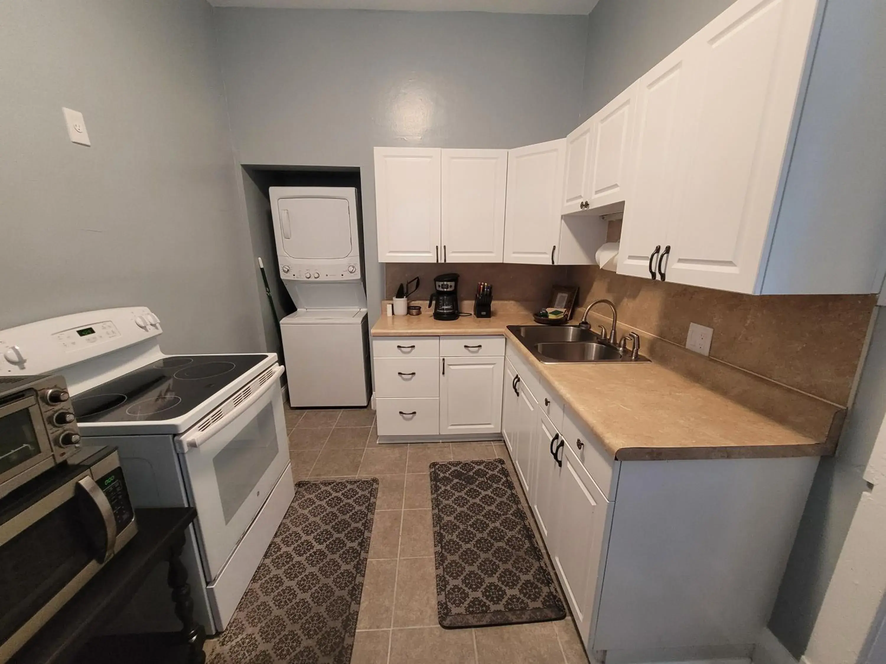 Two-Bedroom Apartment in Modern Two Bedroom Home Two-Bedroom Apartment in Modern Two Bedroom Home