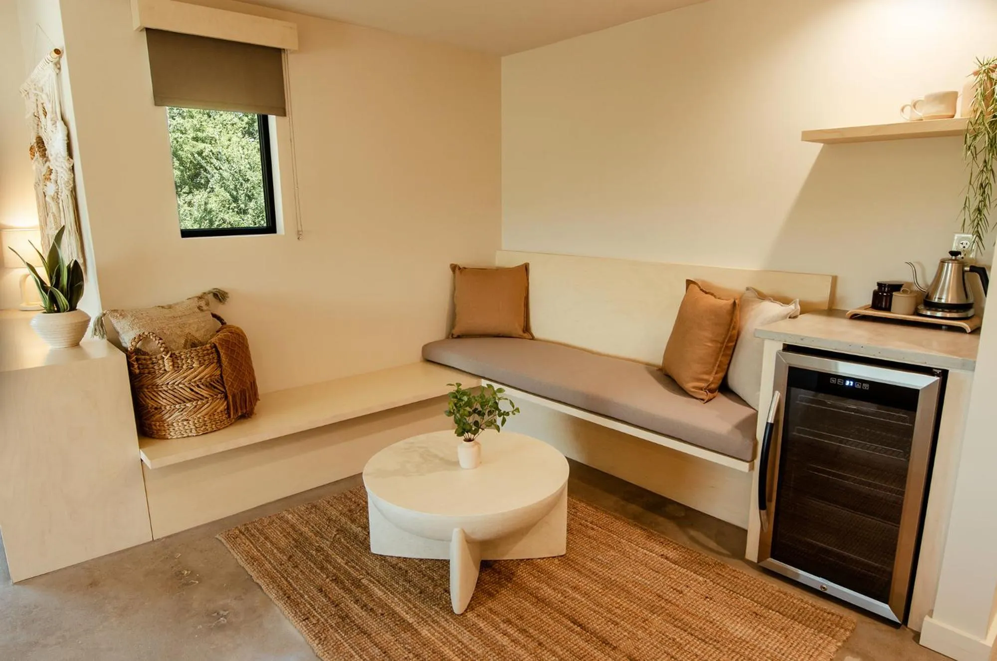 Coffee/tea facilities in Brut Hotel