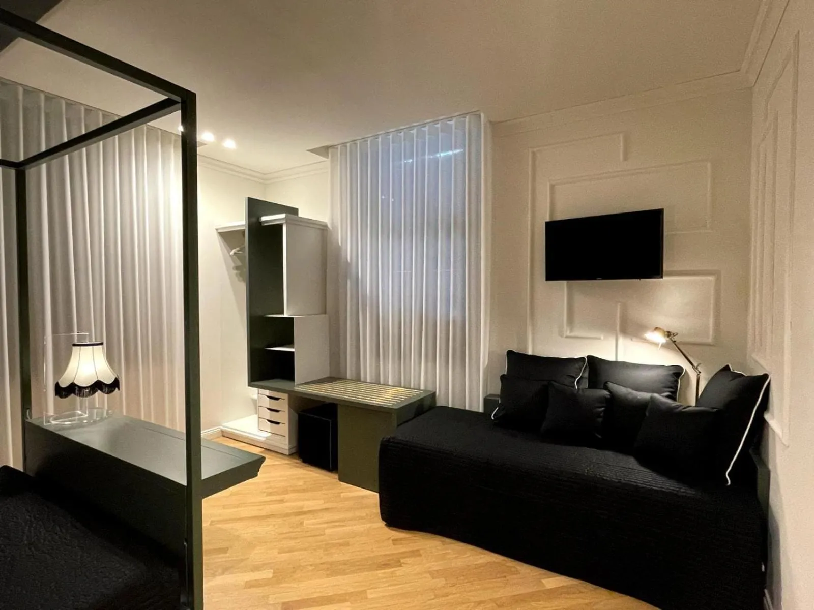 Bed in Villa Raffaello Park Hotel