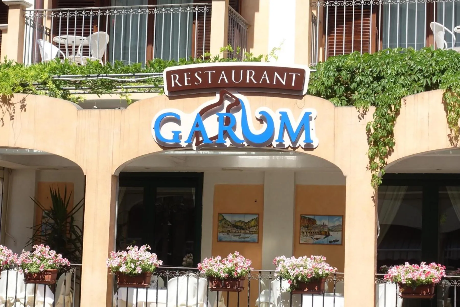 Restaurant/places to eat in Hotel Santa Lucia