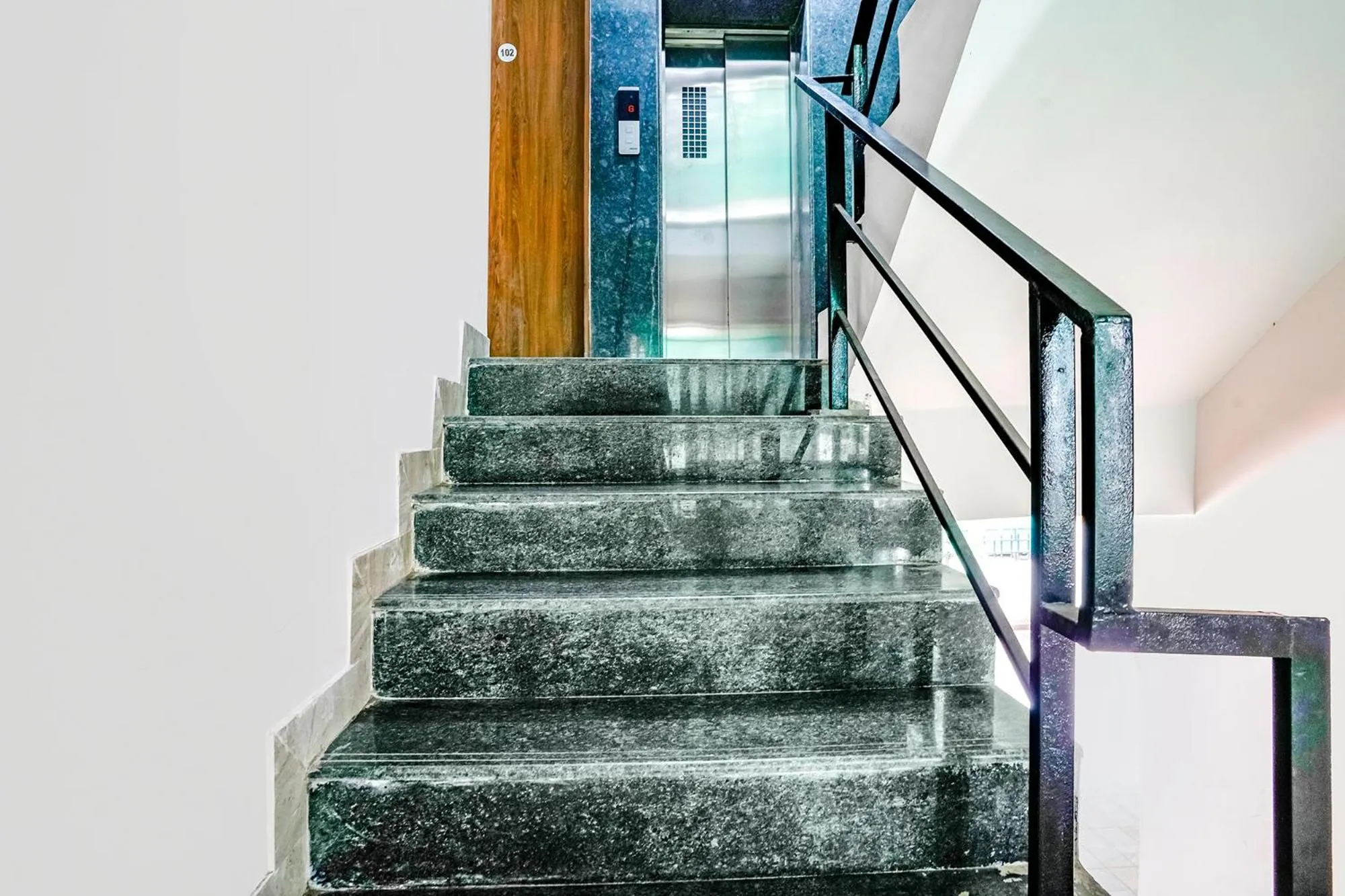 Lobby or reception in FabHotel Wakad Villa - Nr Amar Business Zone