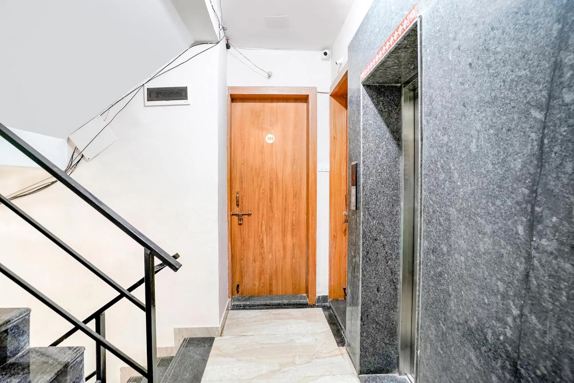 Lobby or reception in FabHotel Wakad Villa - Nr Amar Business Zone