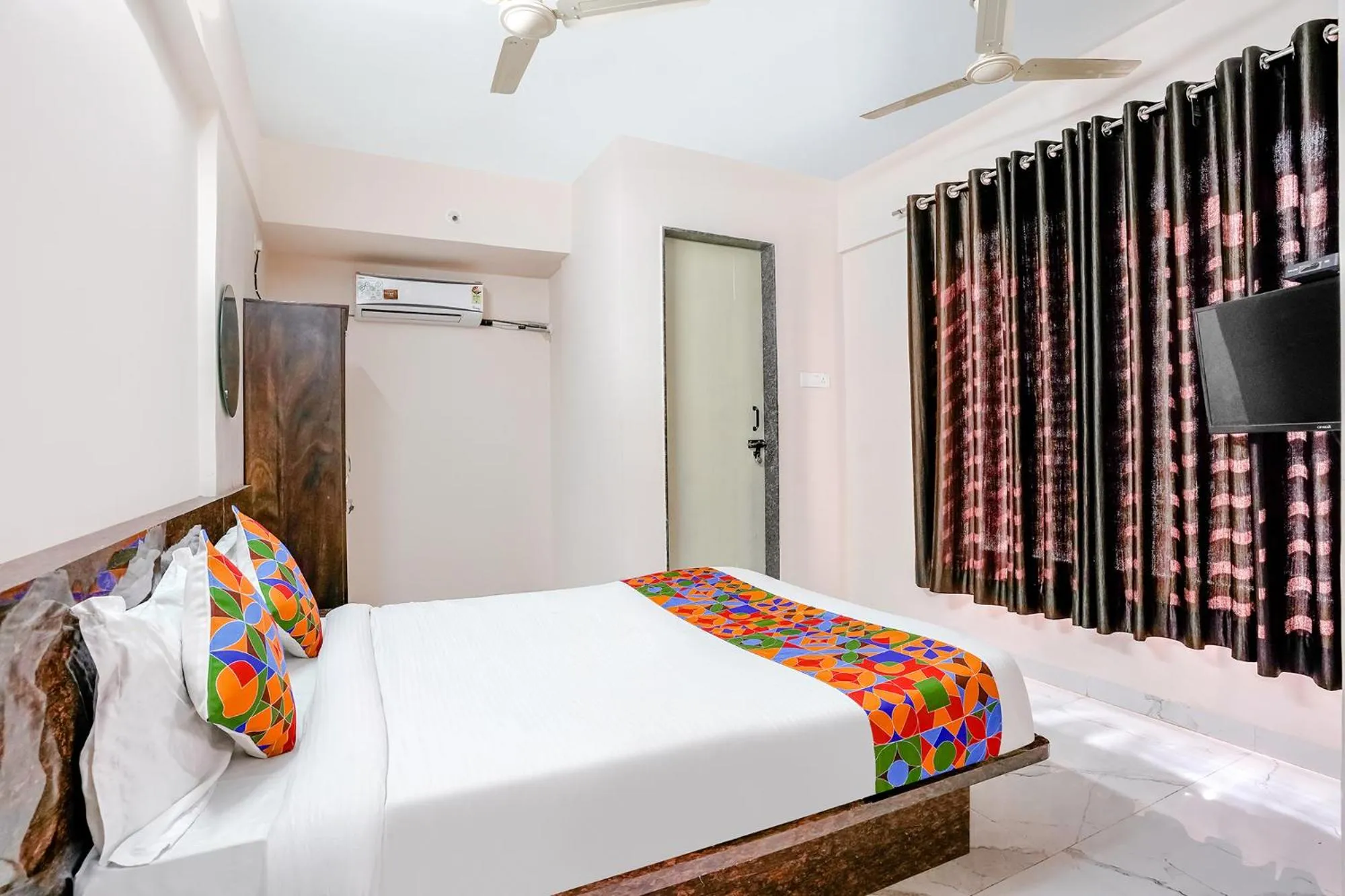 Communal lounge/ TV room, Bed in FabHotel Wakad Villa - Nr Amar Business Zone
