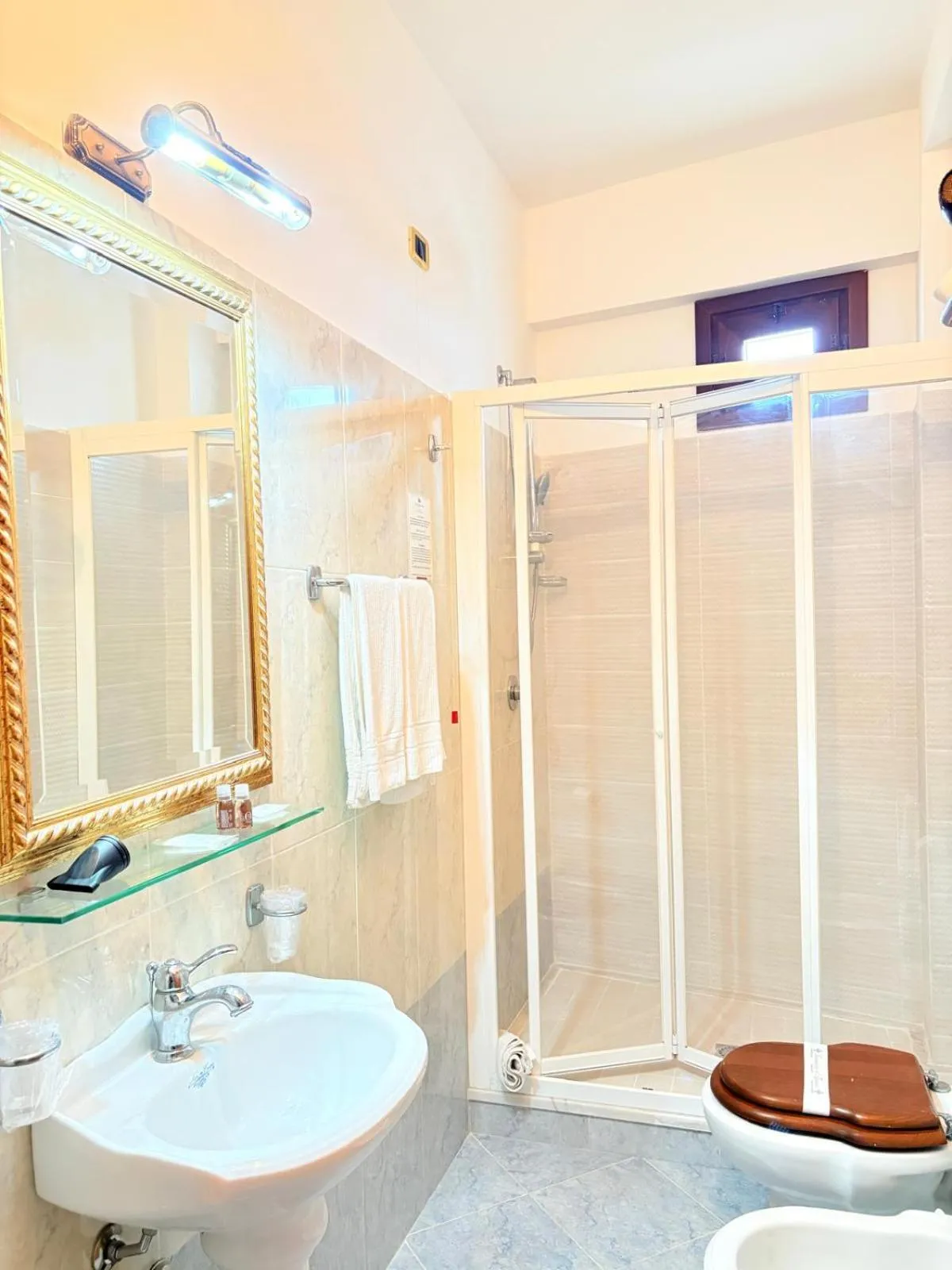 Bathroom in D'Angelo Palace Hotel