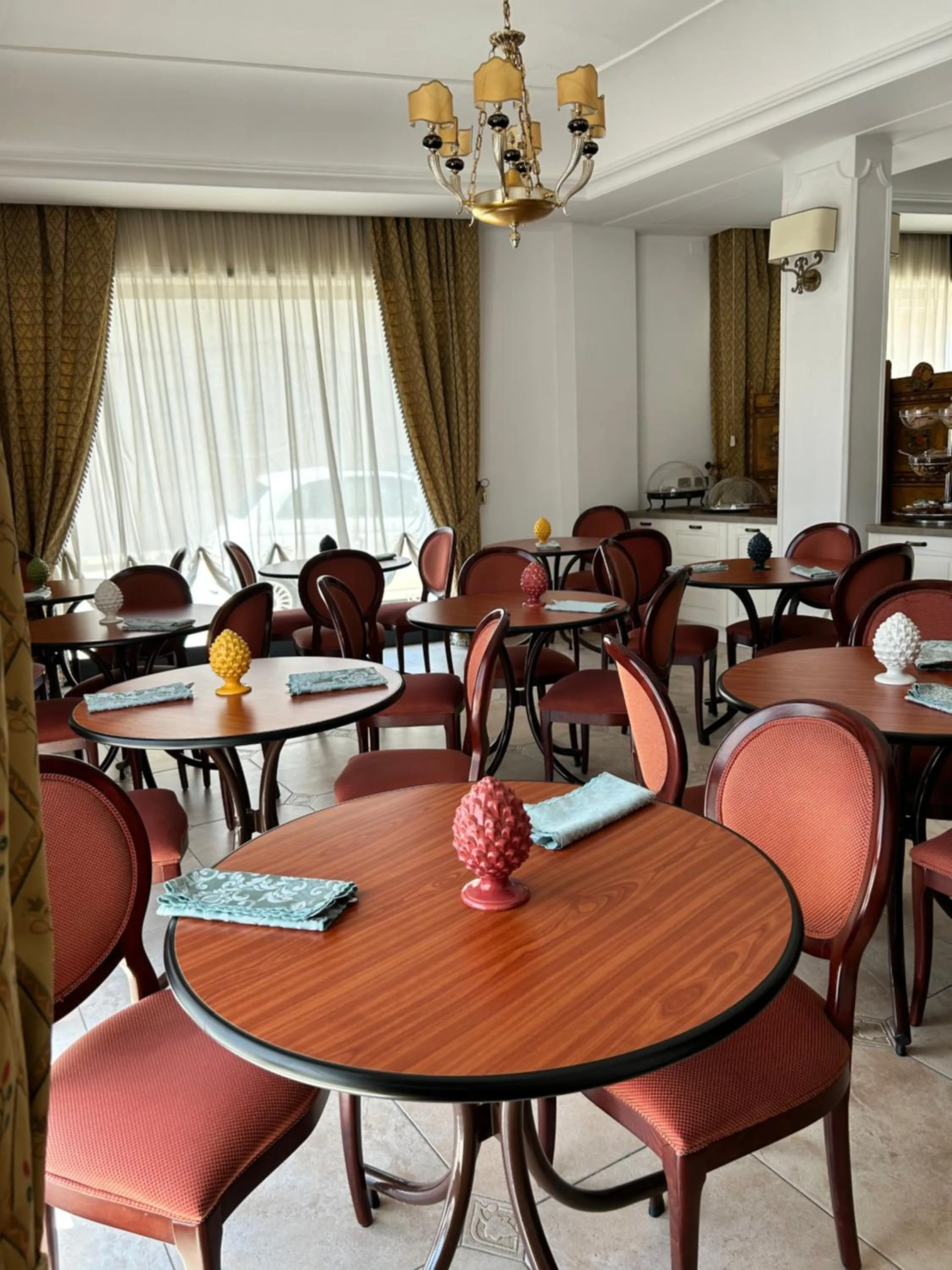 Restaurant/places to eat in D'Angelo Palace Hotel