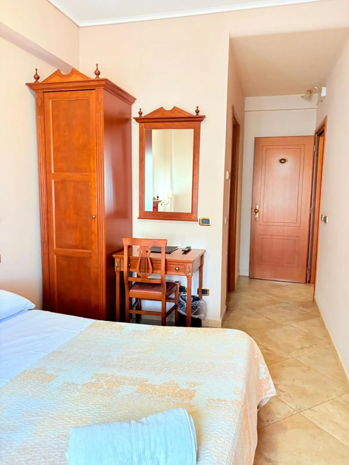 Photo of the whole room, Bed in D'Angelo Palace Hotel