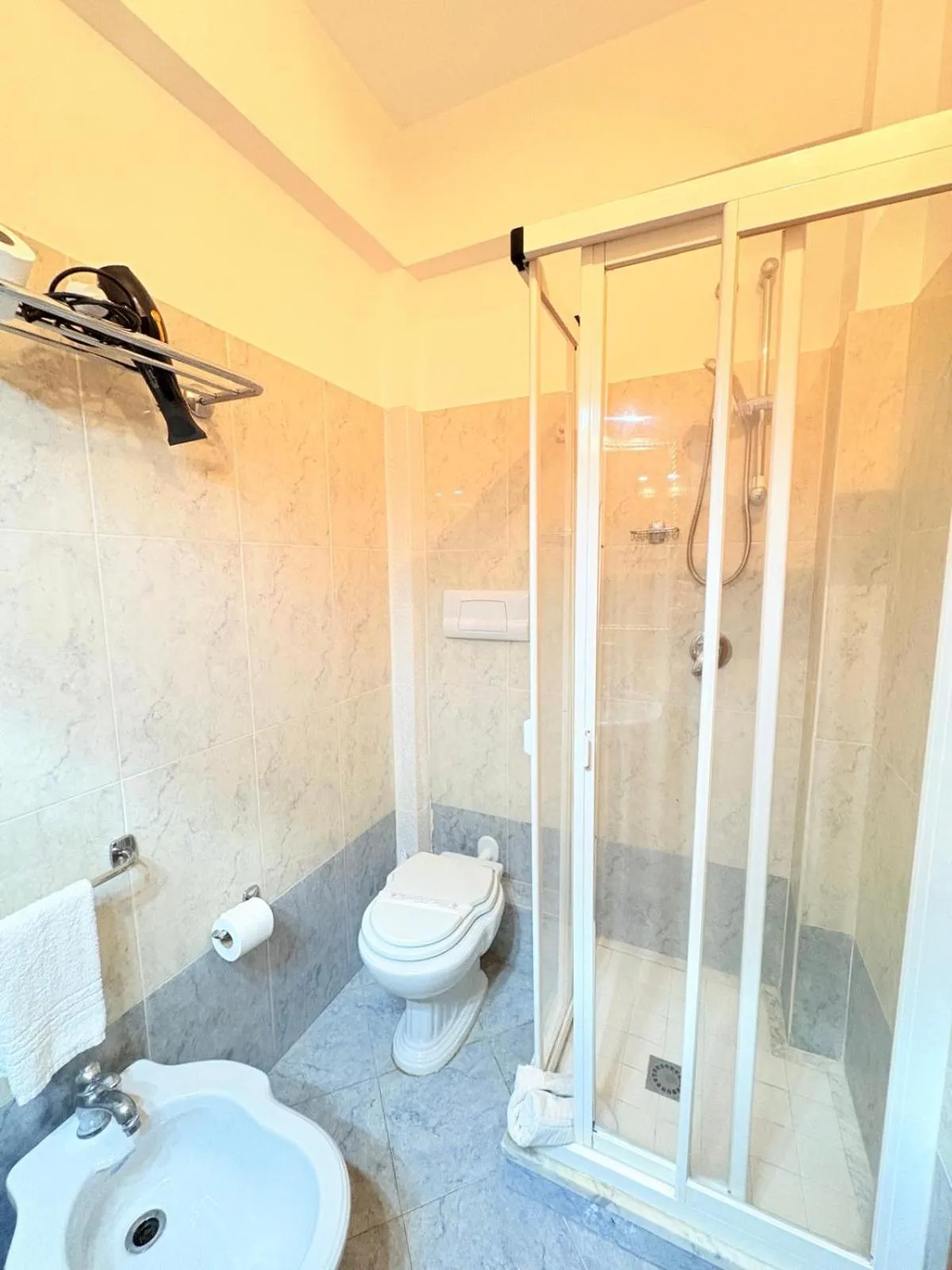 Bathroom in D'Angelo Palace Hotel