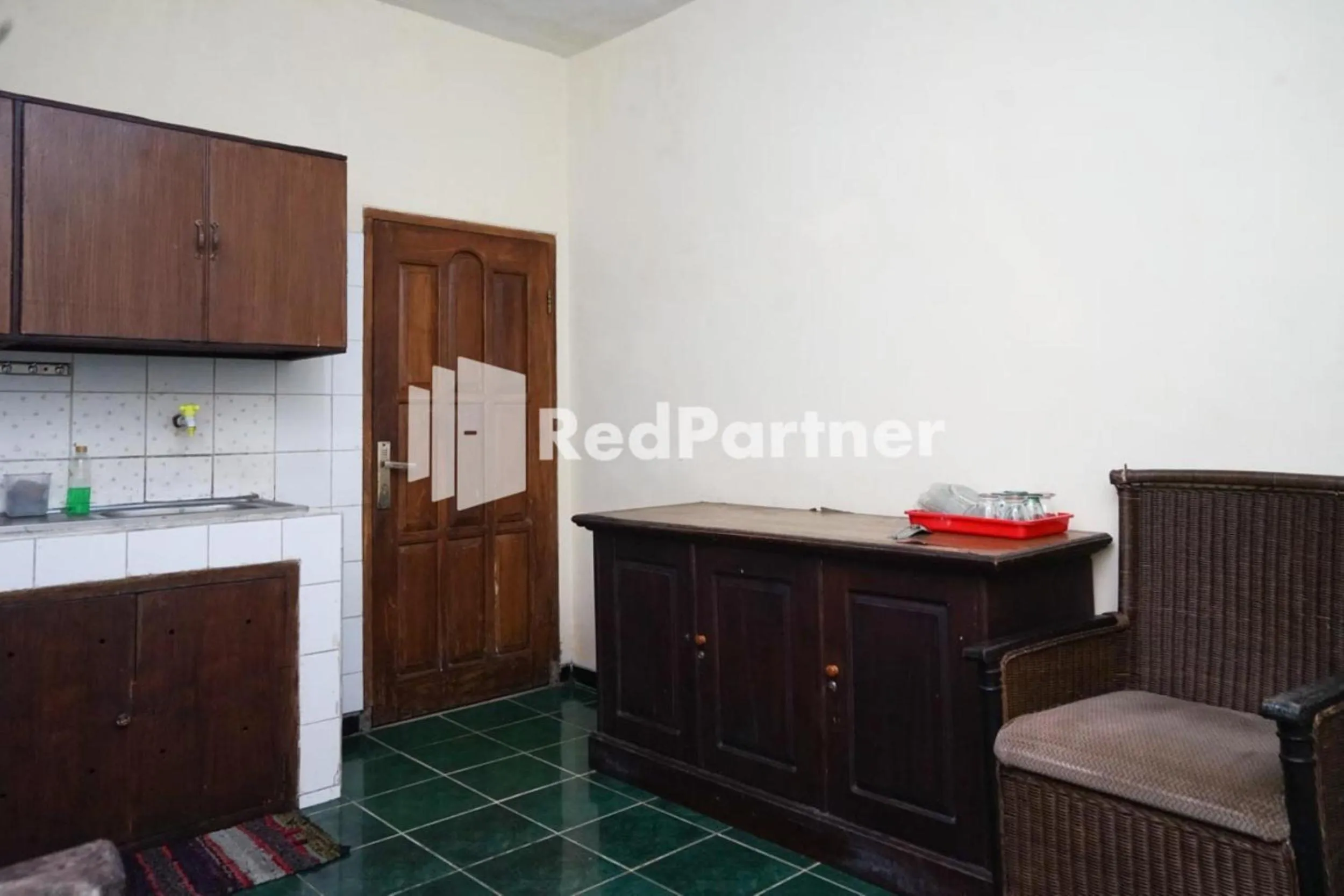 Kitchen or kitchenette in Villa Handayani Songgoriti RedPartner