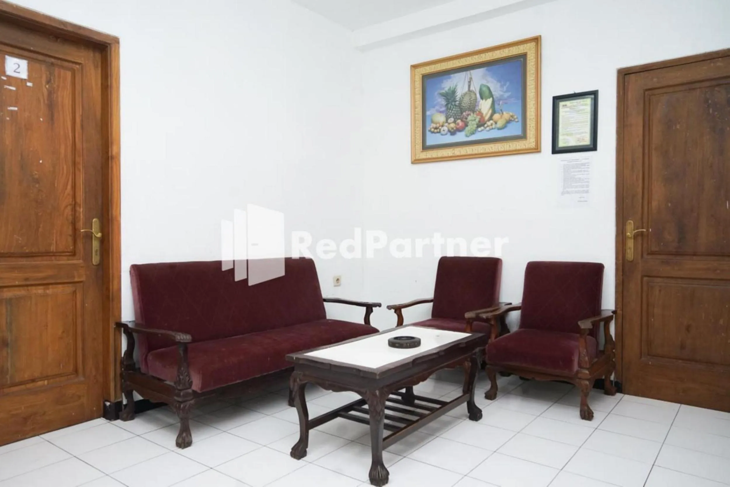 Seating area in Villa Handayani Songgoriti RedPartner