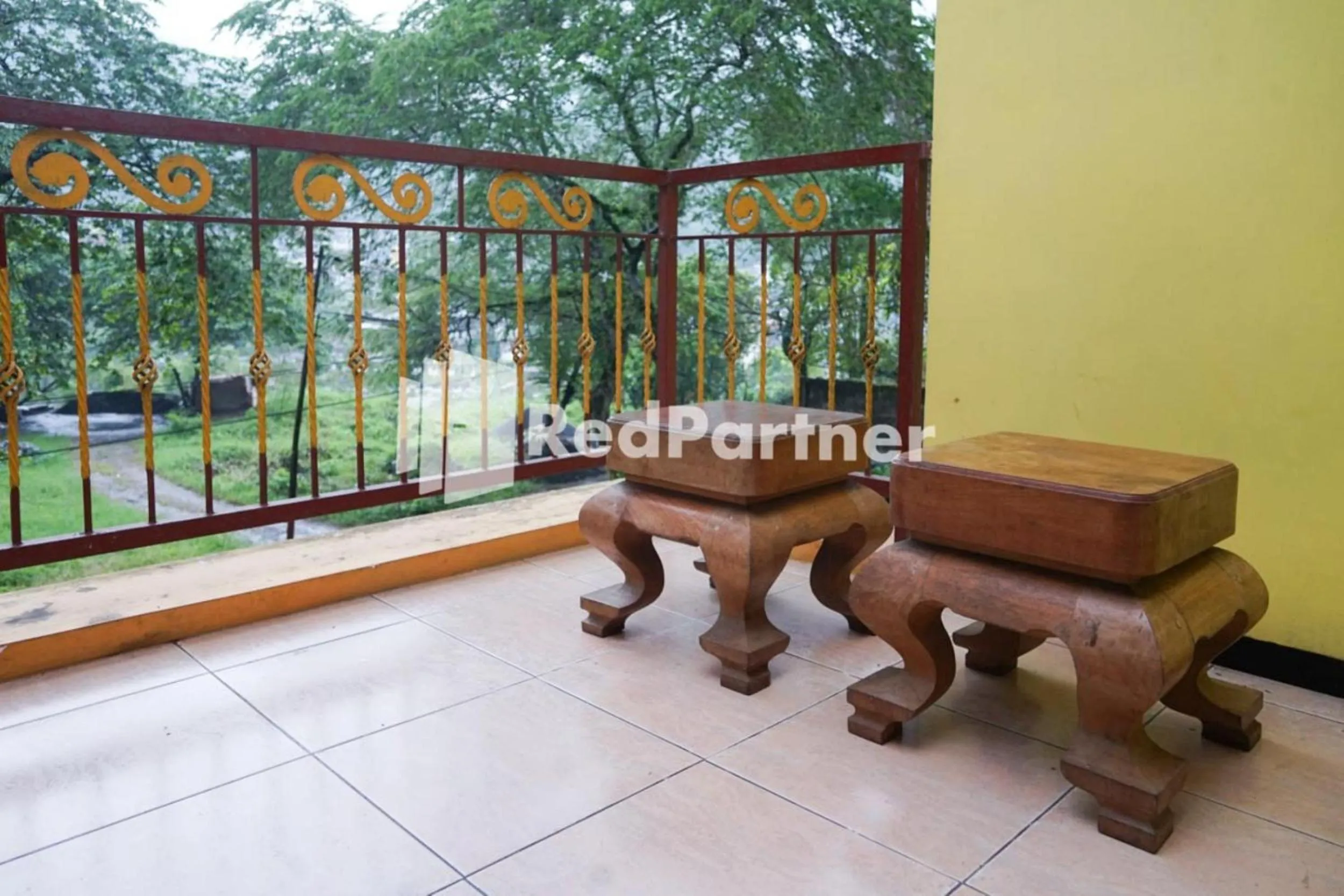 Patio in Villa Handayani Songgoriti RedPartner