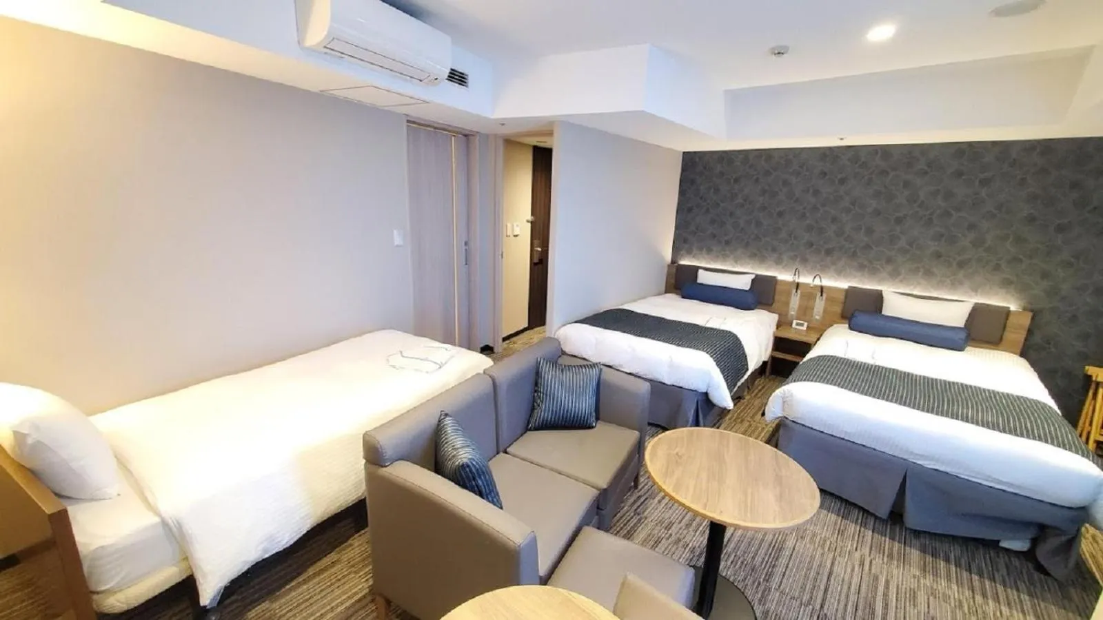 Bed in KEIKYU EX INN HANEDA 3 minutes walk from A2 Exit of Tenkubashi Station