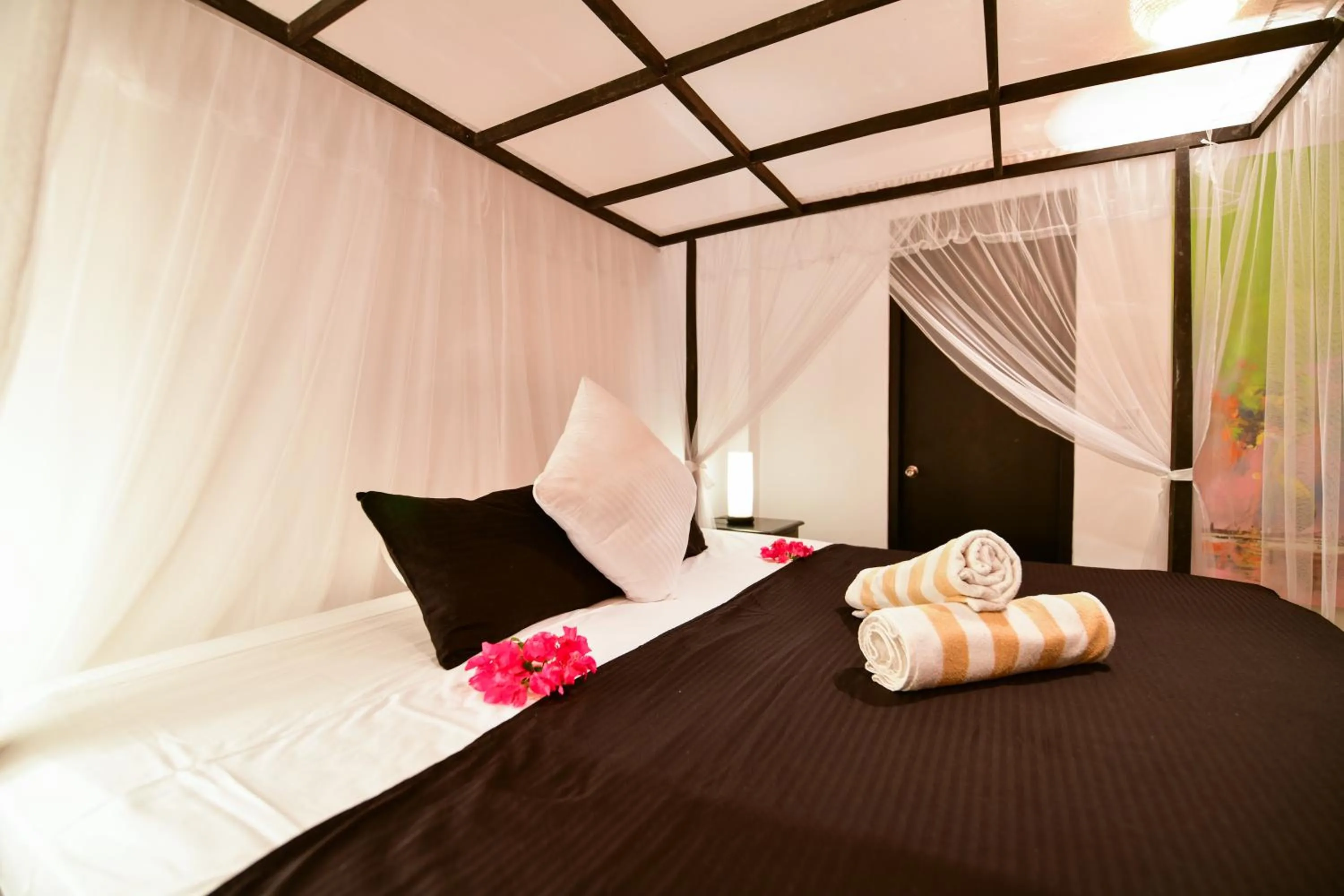 Bed in TROPICAL HOUSE - Jungleside Villa