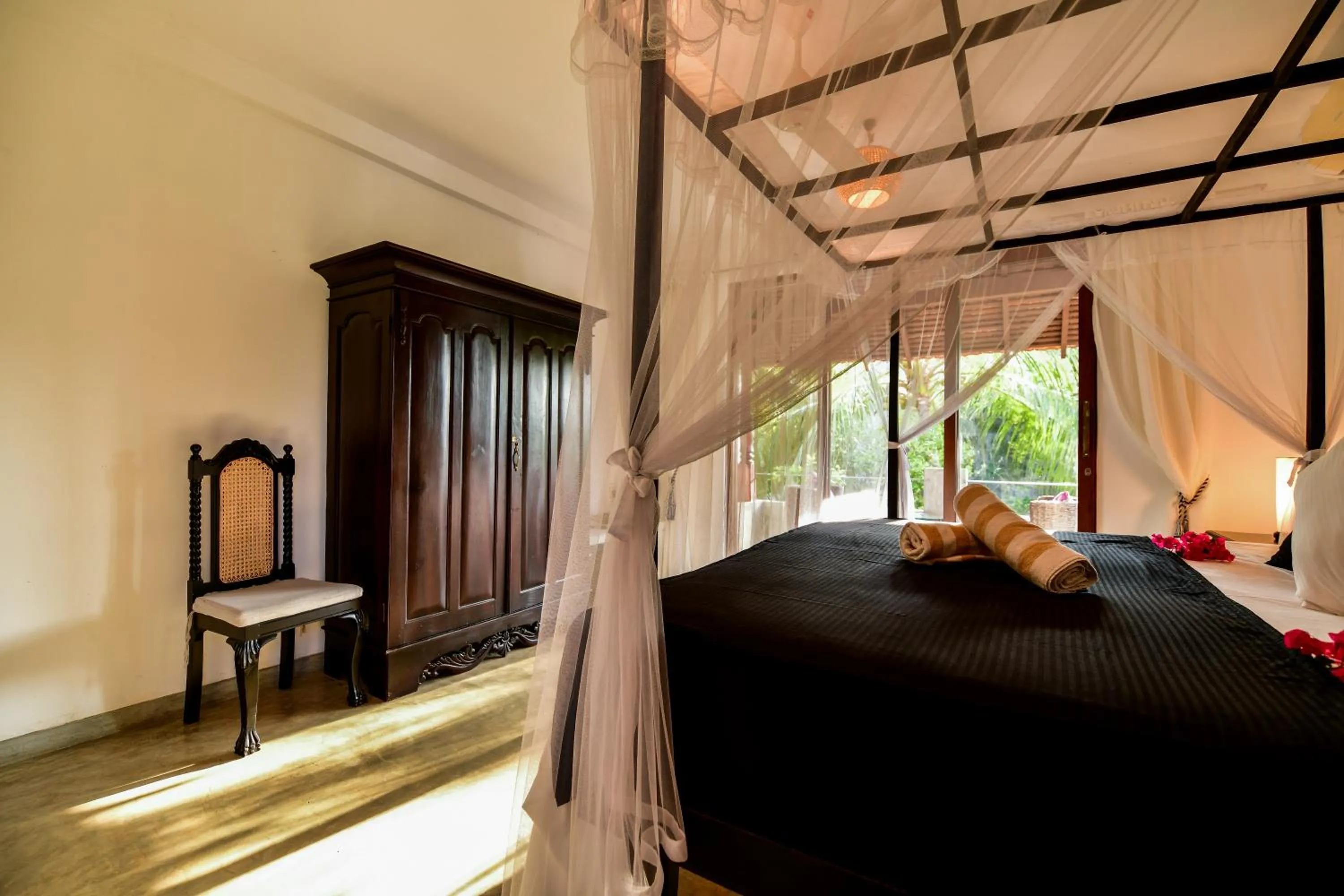 Bed in TROPICAL HOUSE - Jungleside Villa
