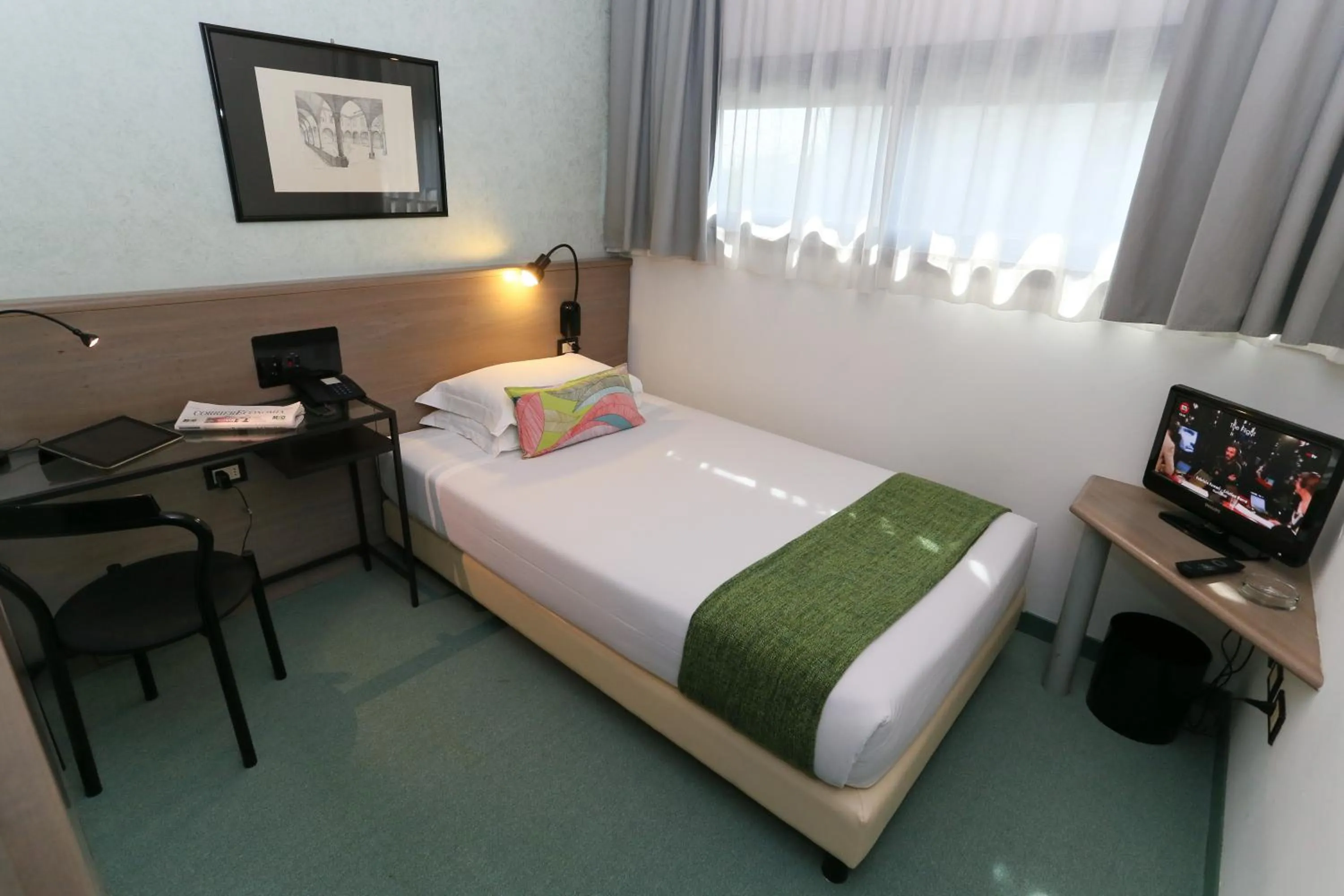 Photo of the whole room, Bed in Hotel Forum