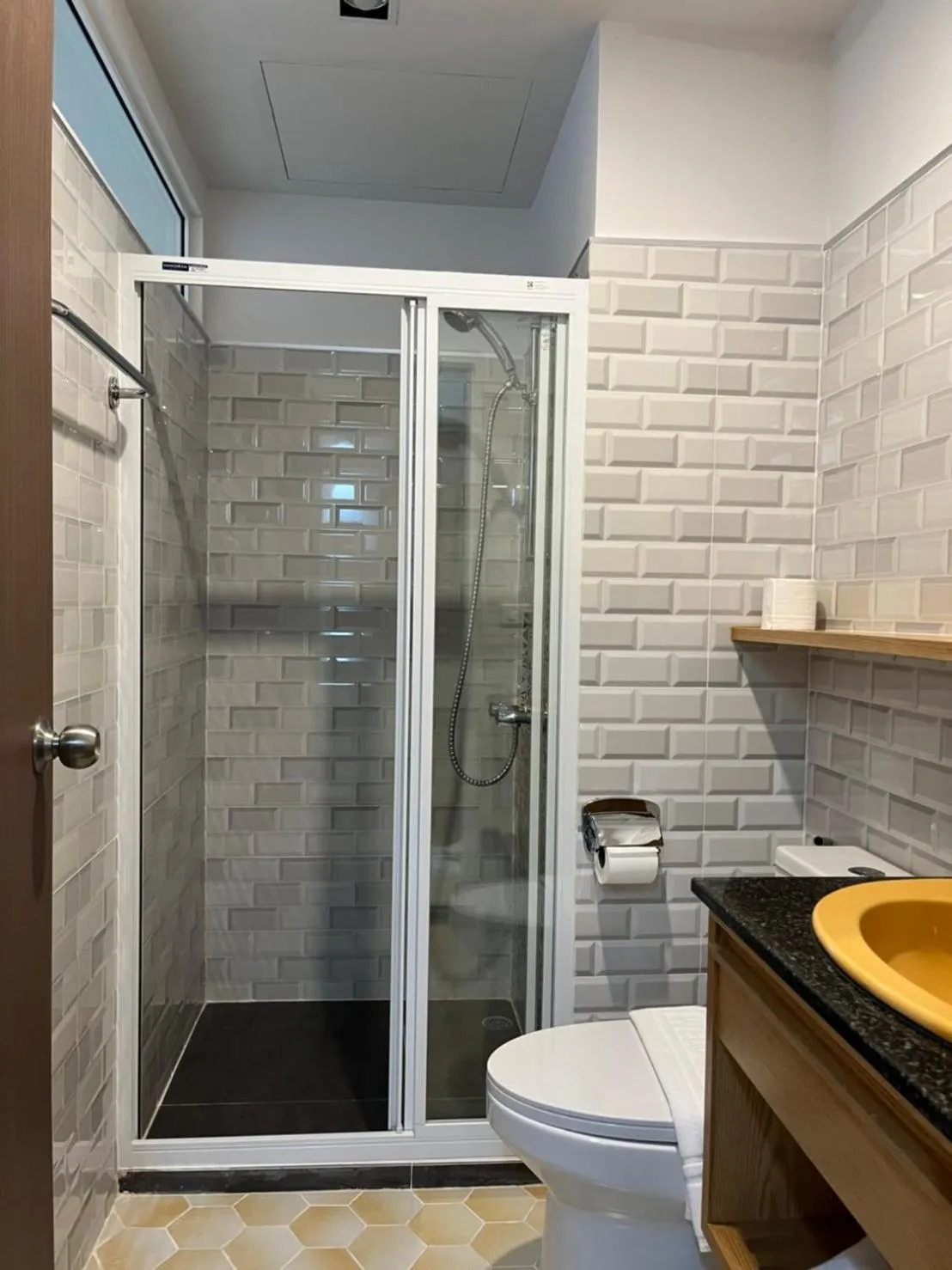 Shower in Ago Hotel Chinatown