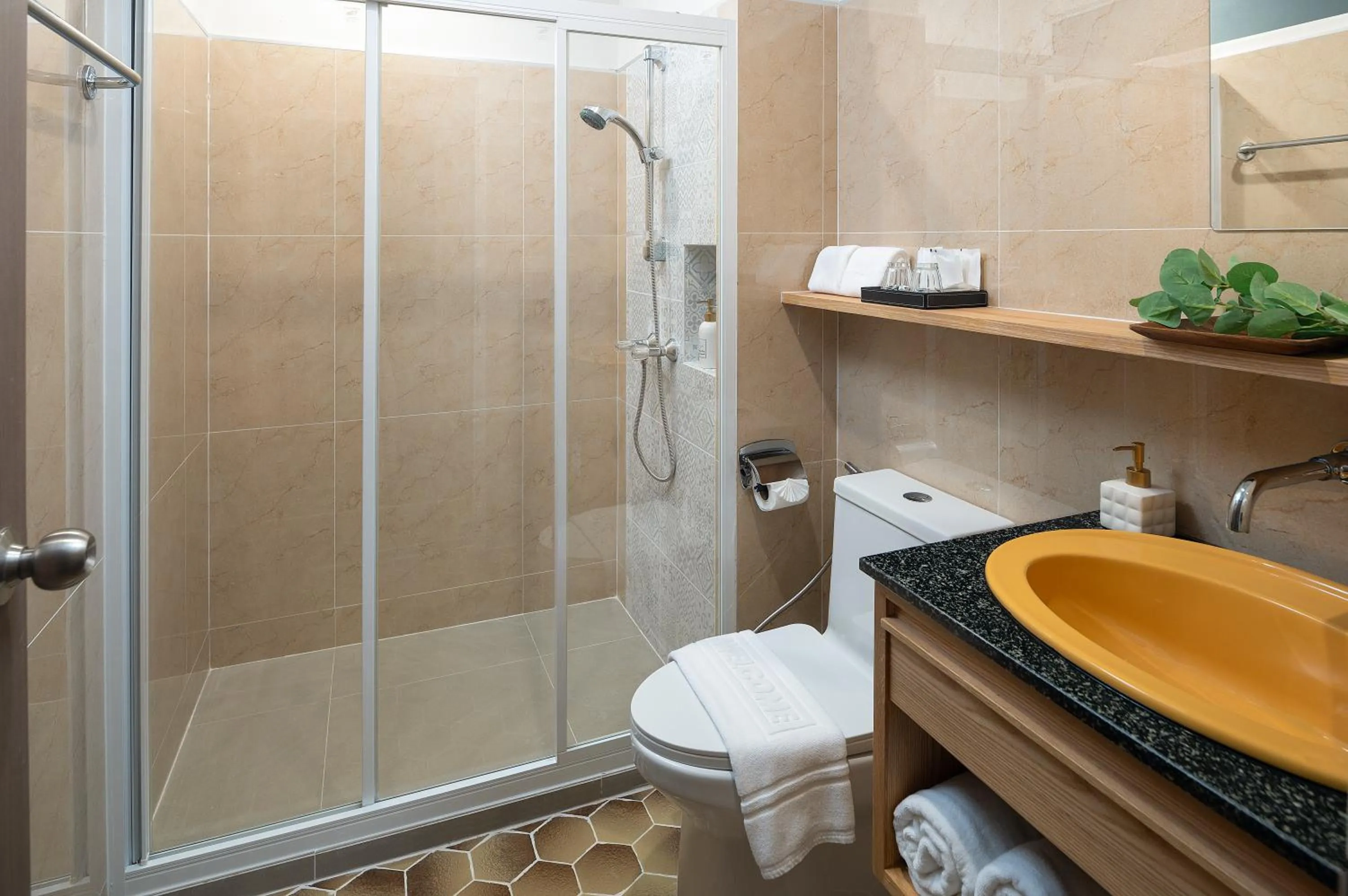 Shower in Ago Hotel Chinatown