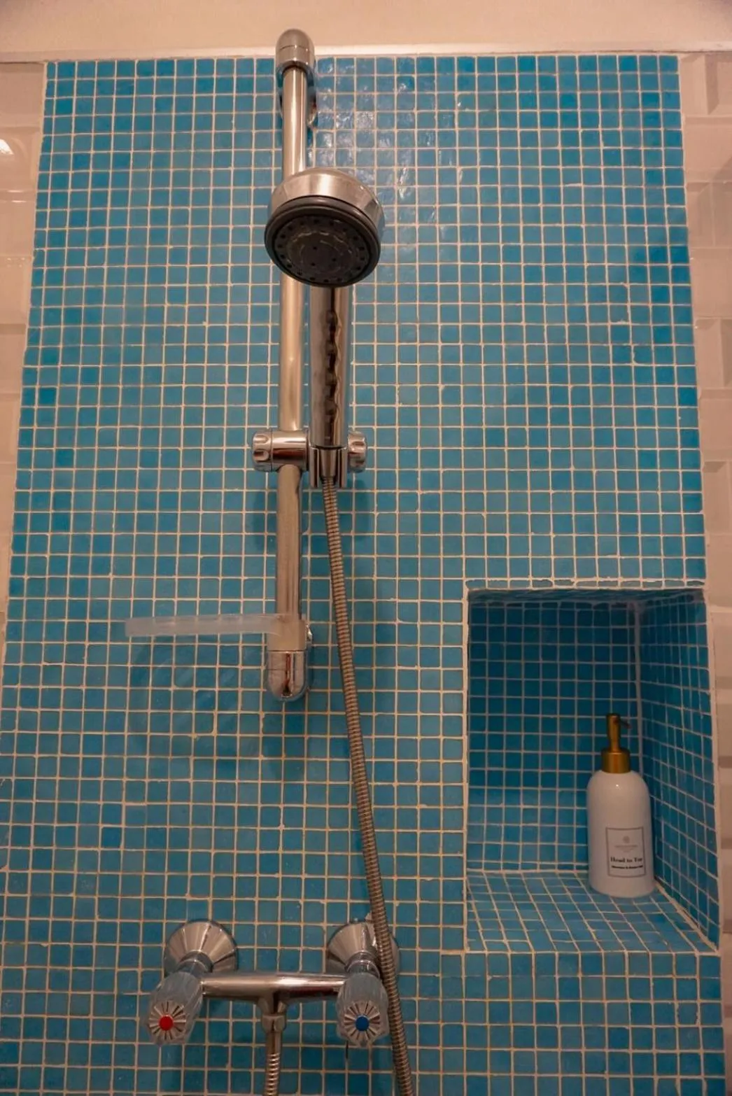 Shower in Ago Hotel Chinatown