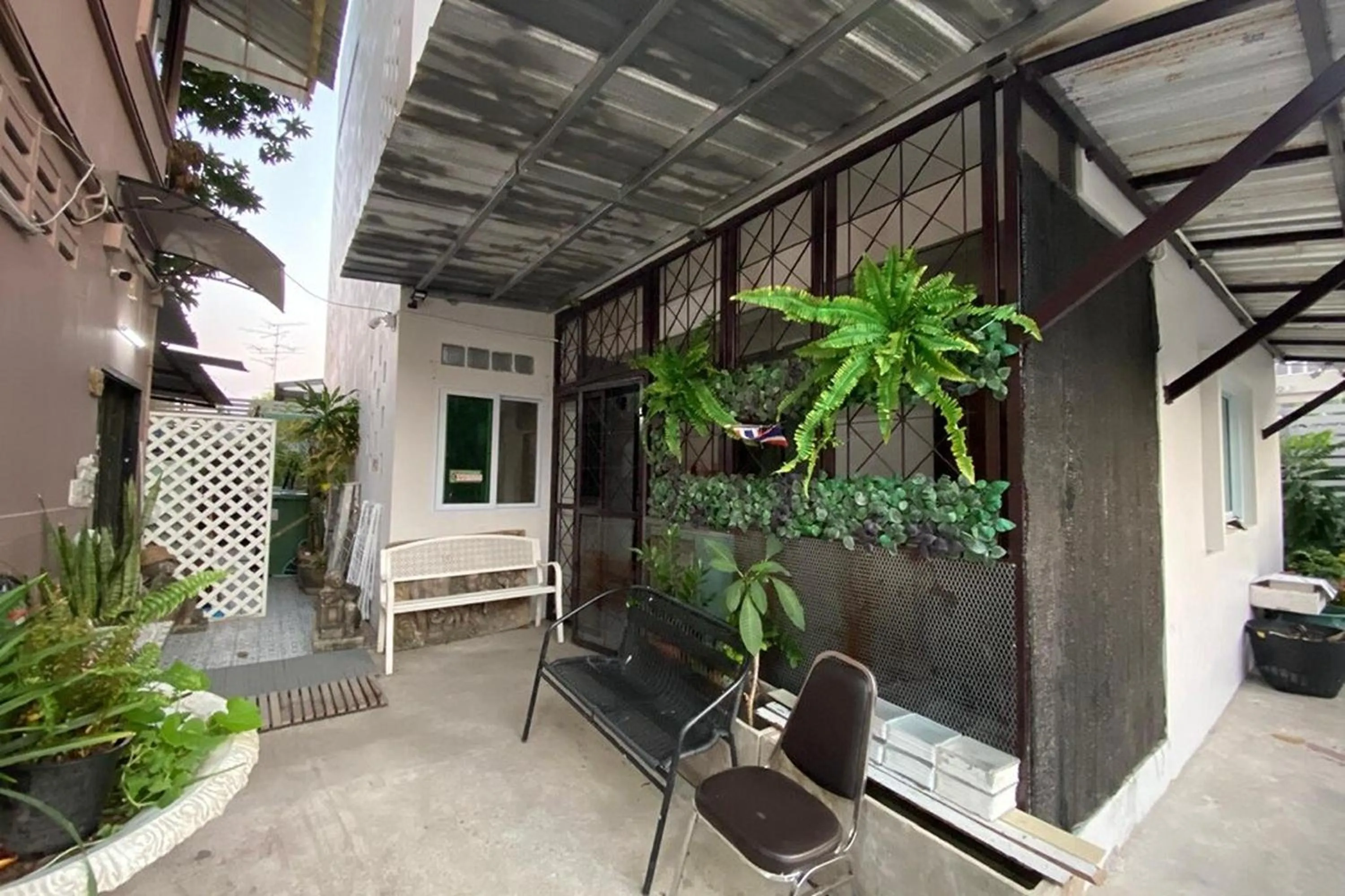 Property building in OYO 75396 Look Shine Apartment