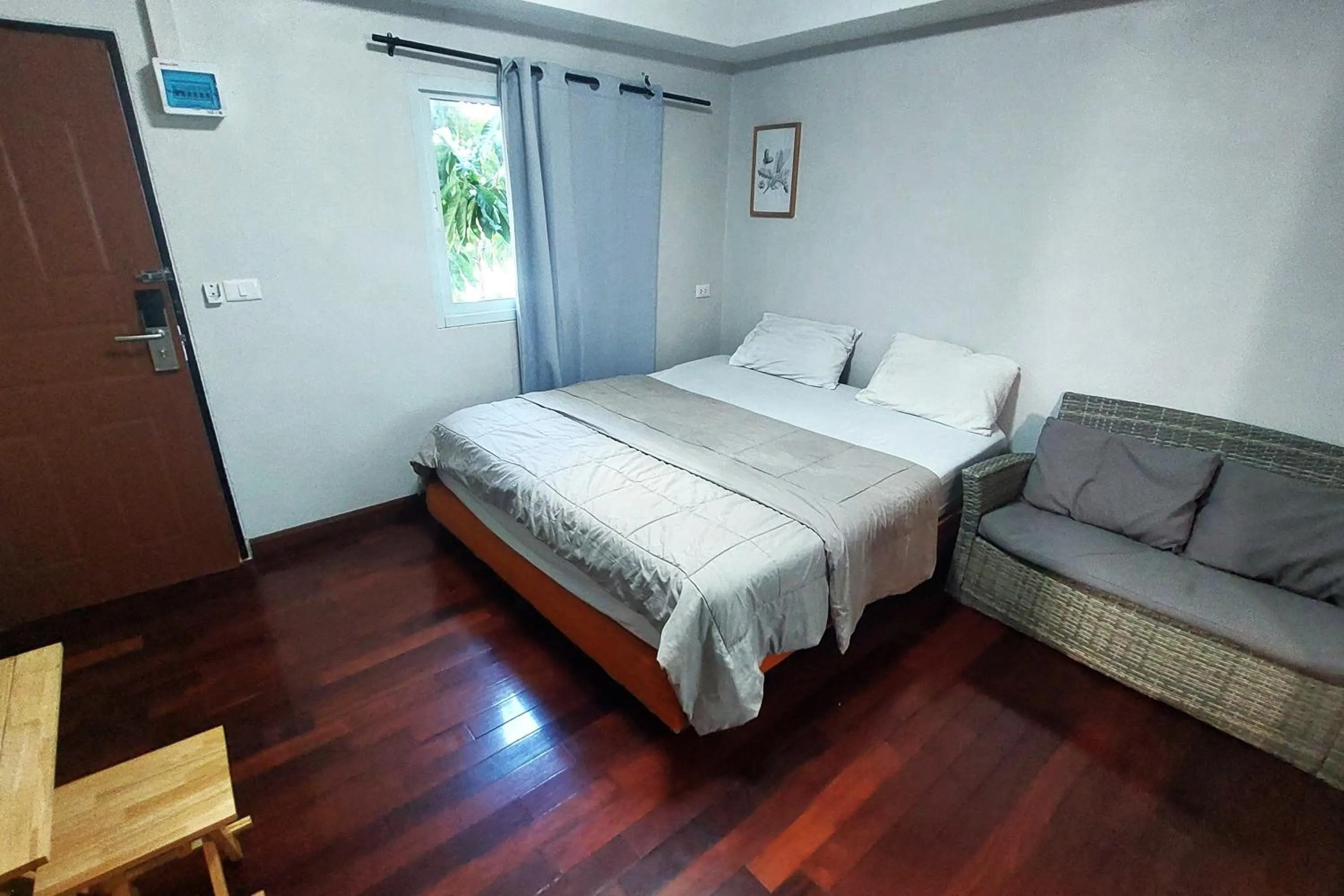 Bed in OYO 75396 Look Shine Apartment