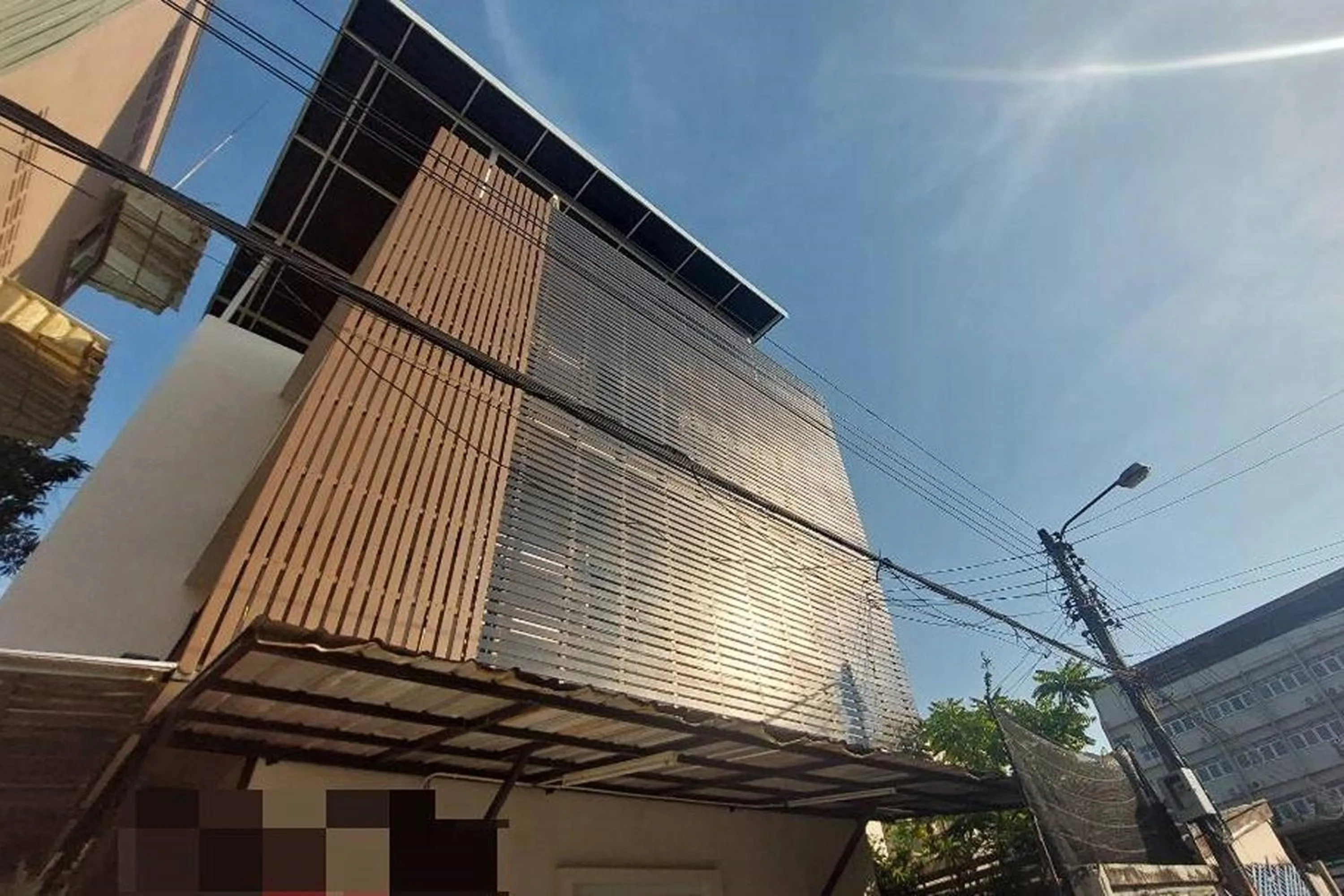 Property building in OYO 75396 Look Shine Apartment