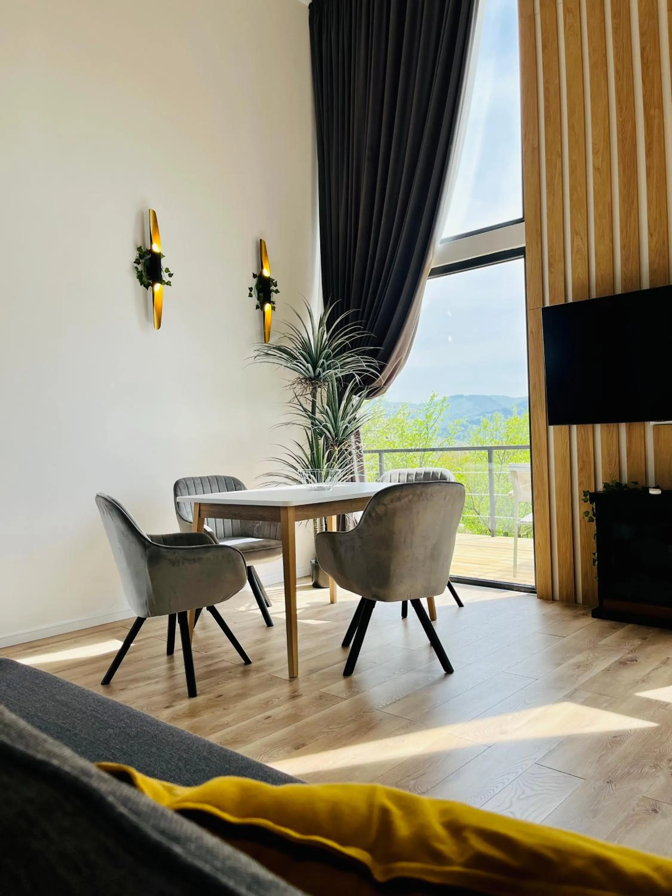 Dining area in Moon Village Comarnic