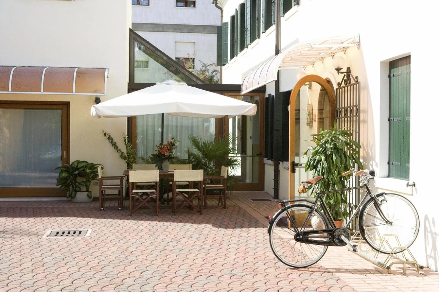 Facade/entrance in Hotel Cris