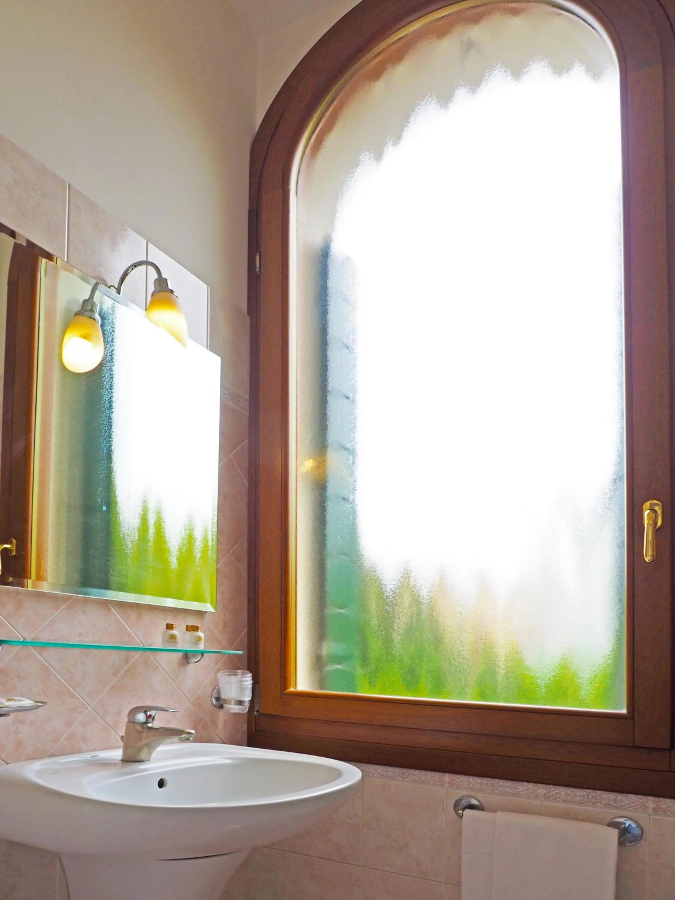 Bathroom in Hotel Cris