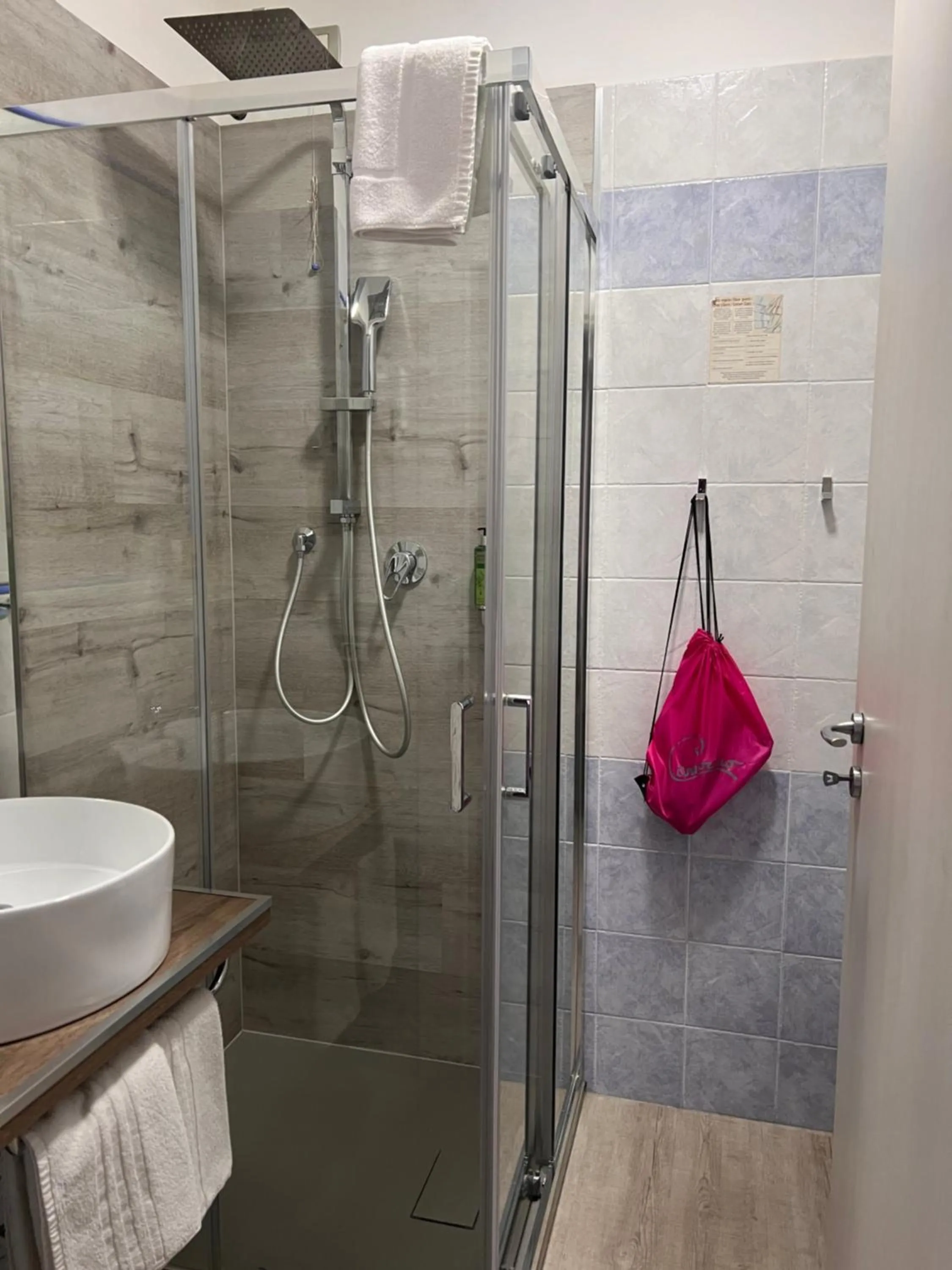 Shower in Hotel Canarino