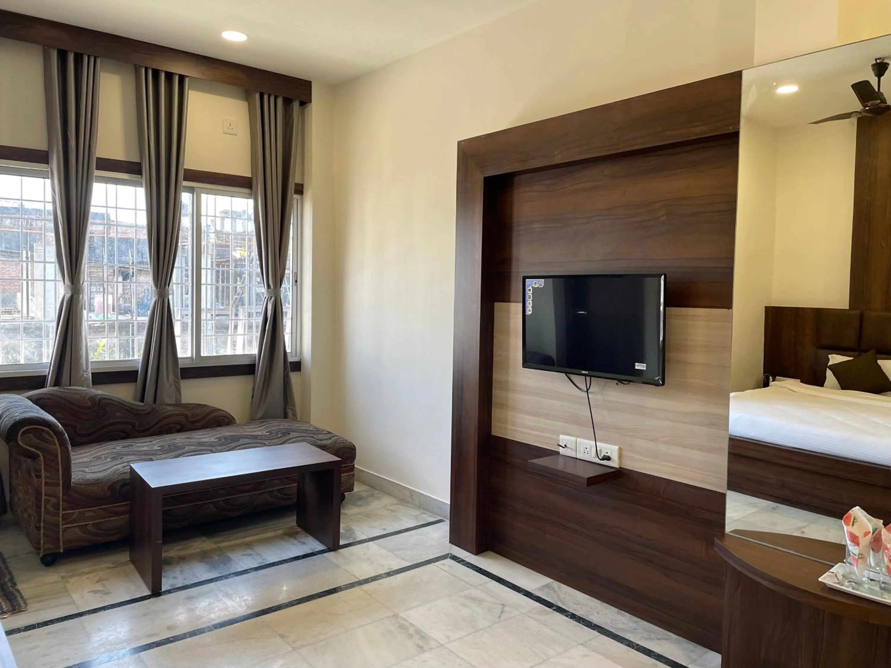 TV and multimedia in Hotel Royal Embassy