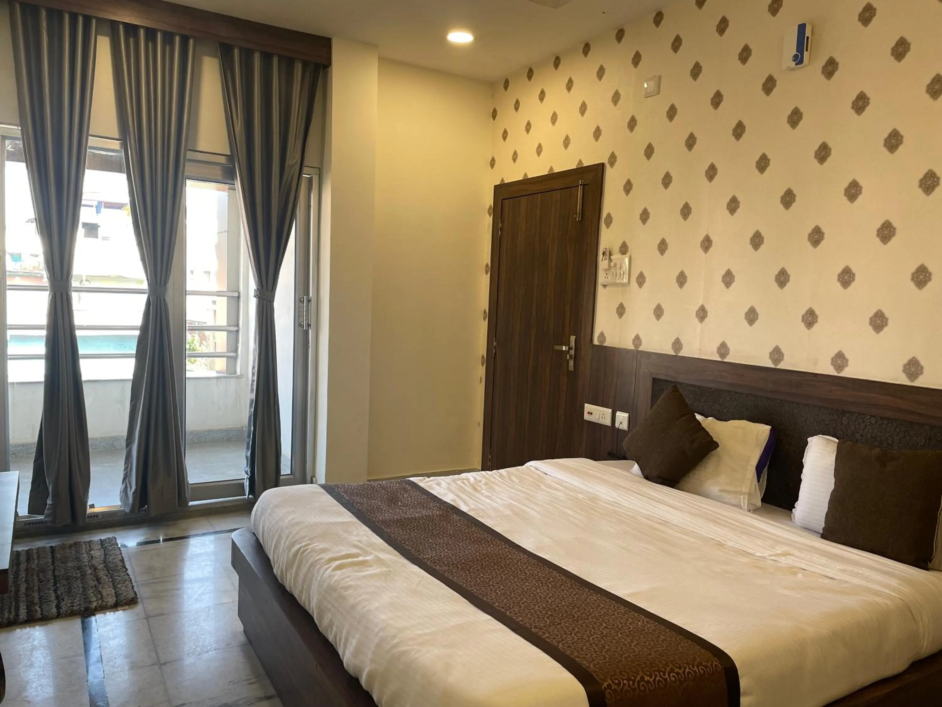 Bed in Hotel Royal Embassy