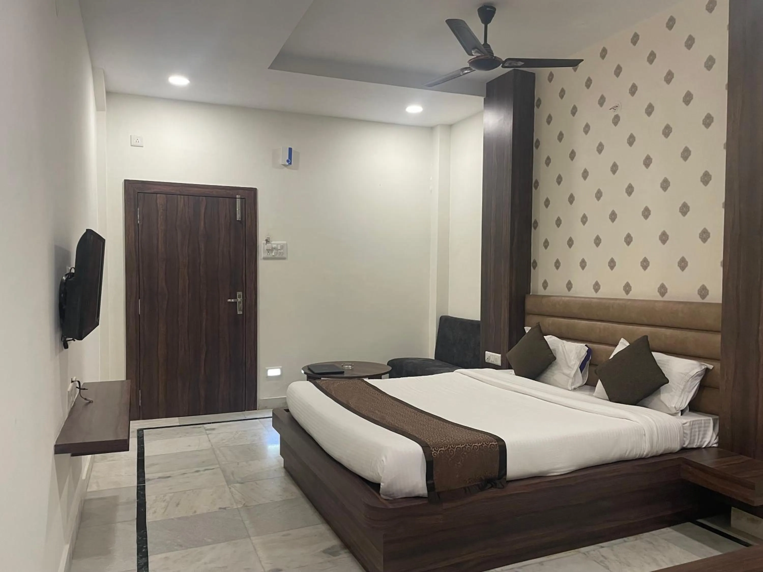 Bed in Hotel Royal Embassy