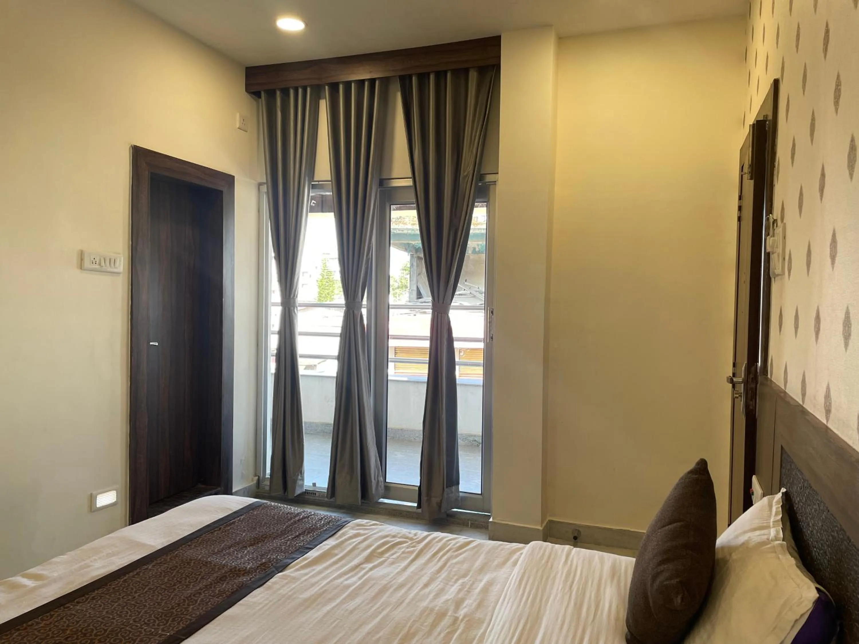 Bed in Hotel Royal Embassy