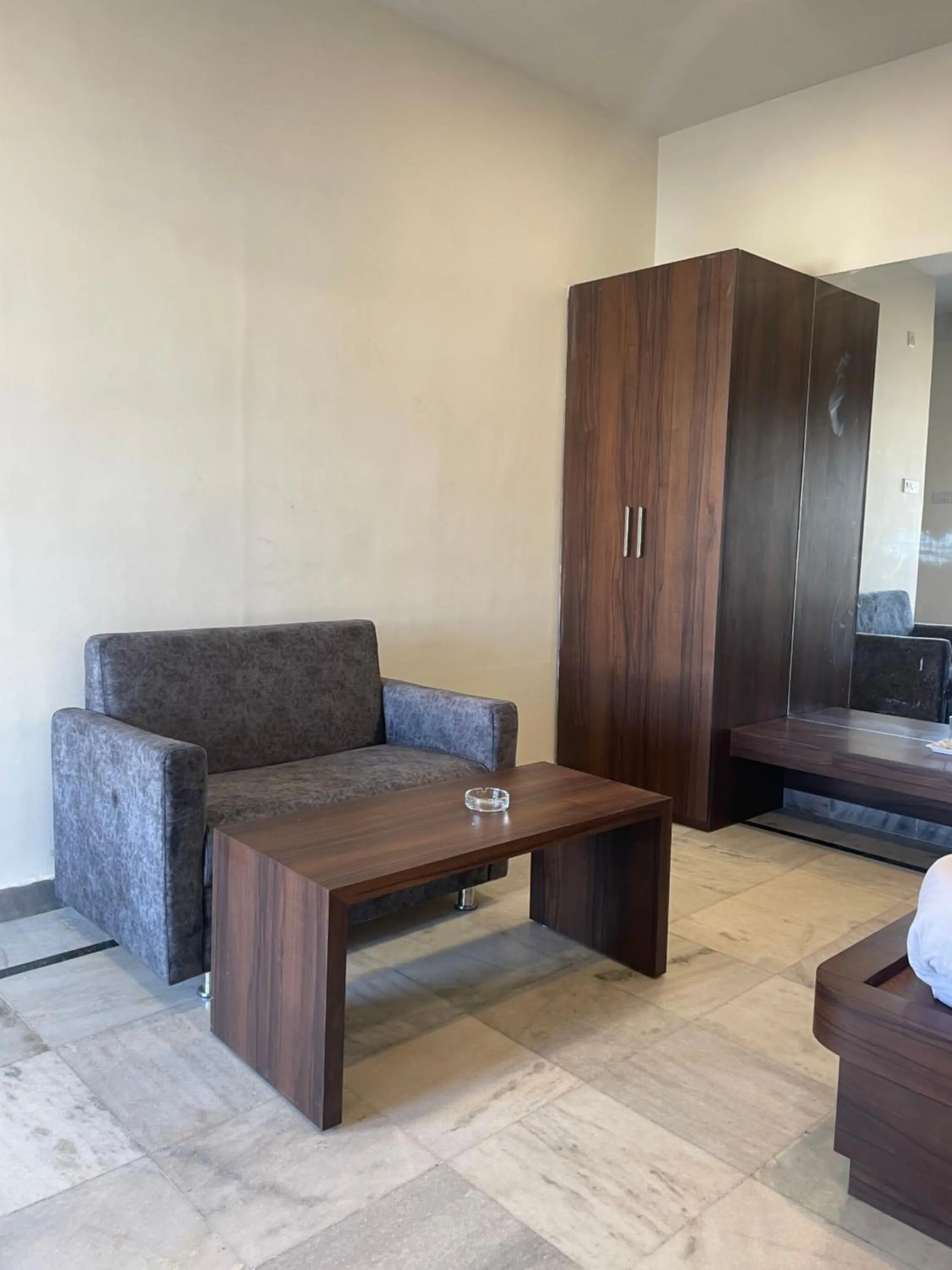 TV and multimedia in Hotel Royal Embassy