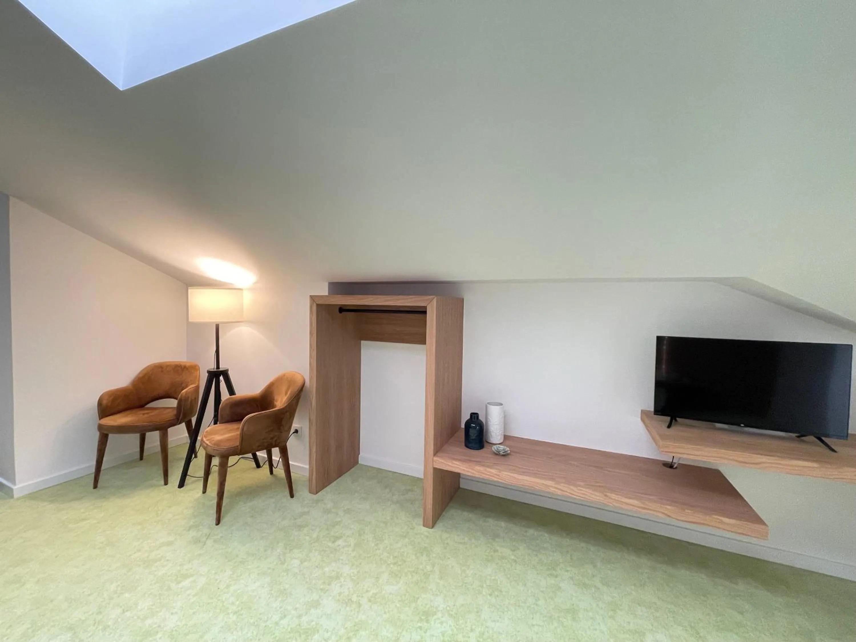 TV and multimedia in MyStay Porto São Bento