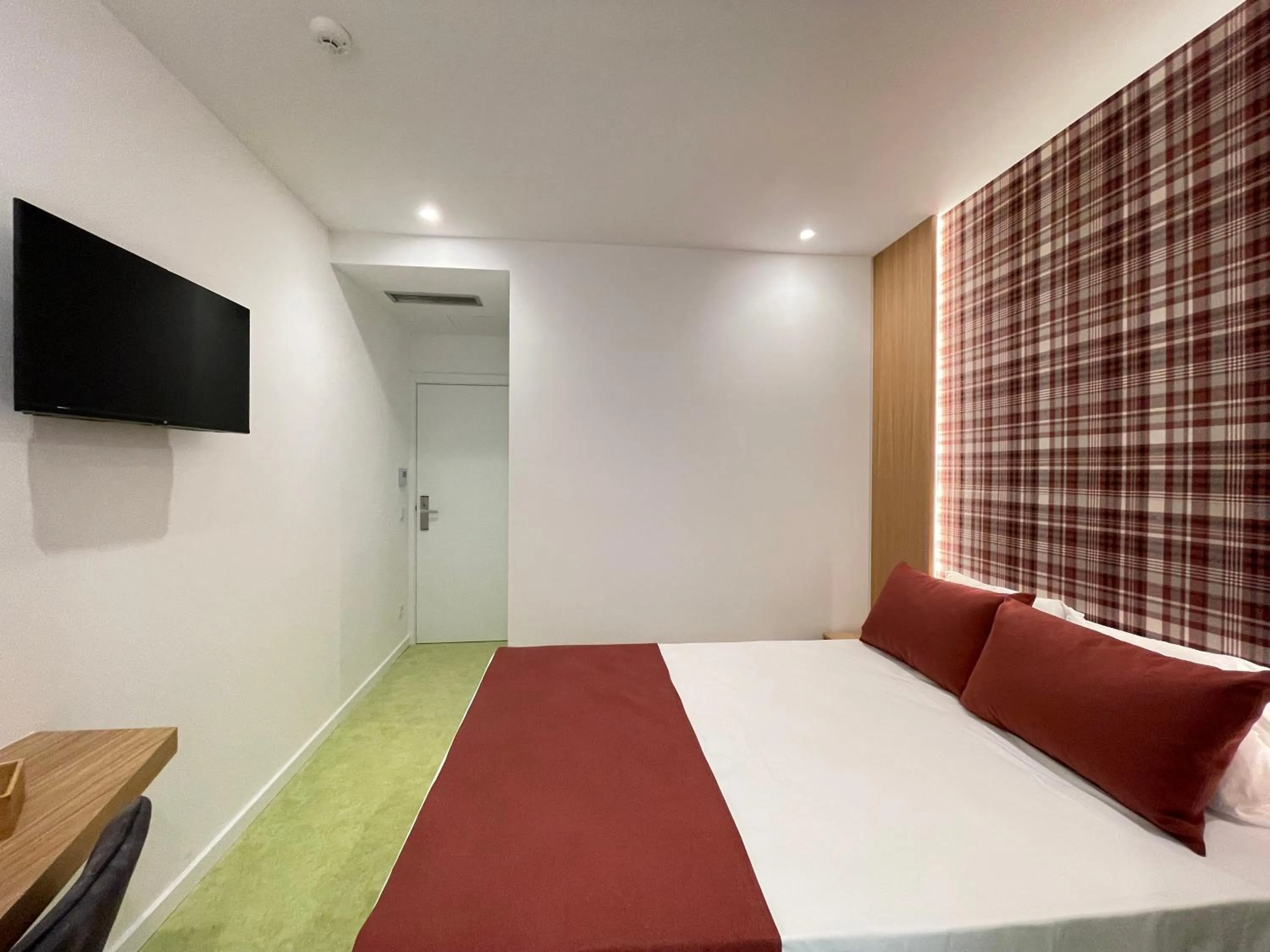 Bed in MyStay Porto São Bento