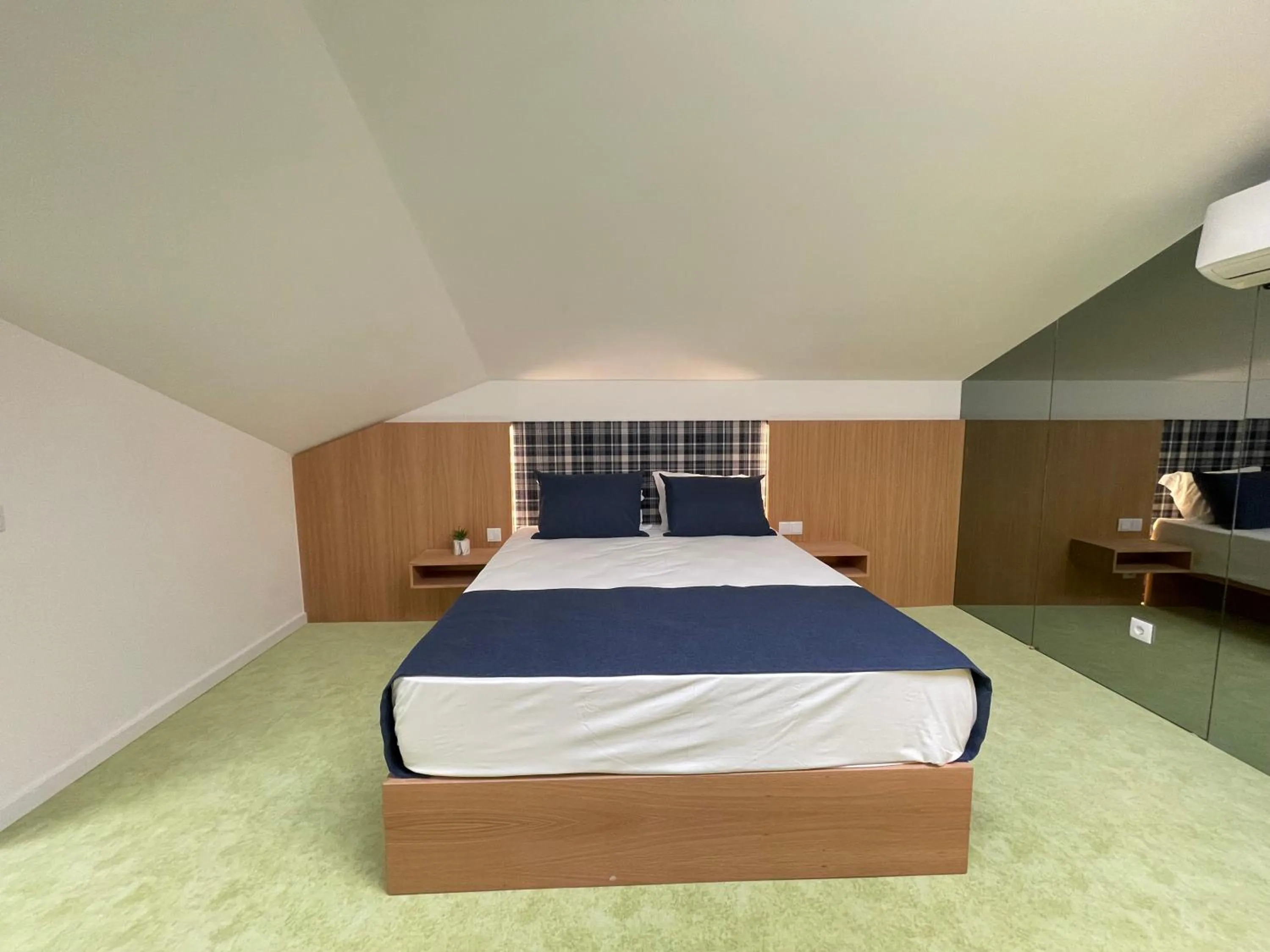 Bed in MyStay Porto São Bento