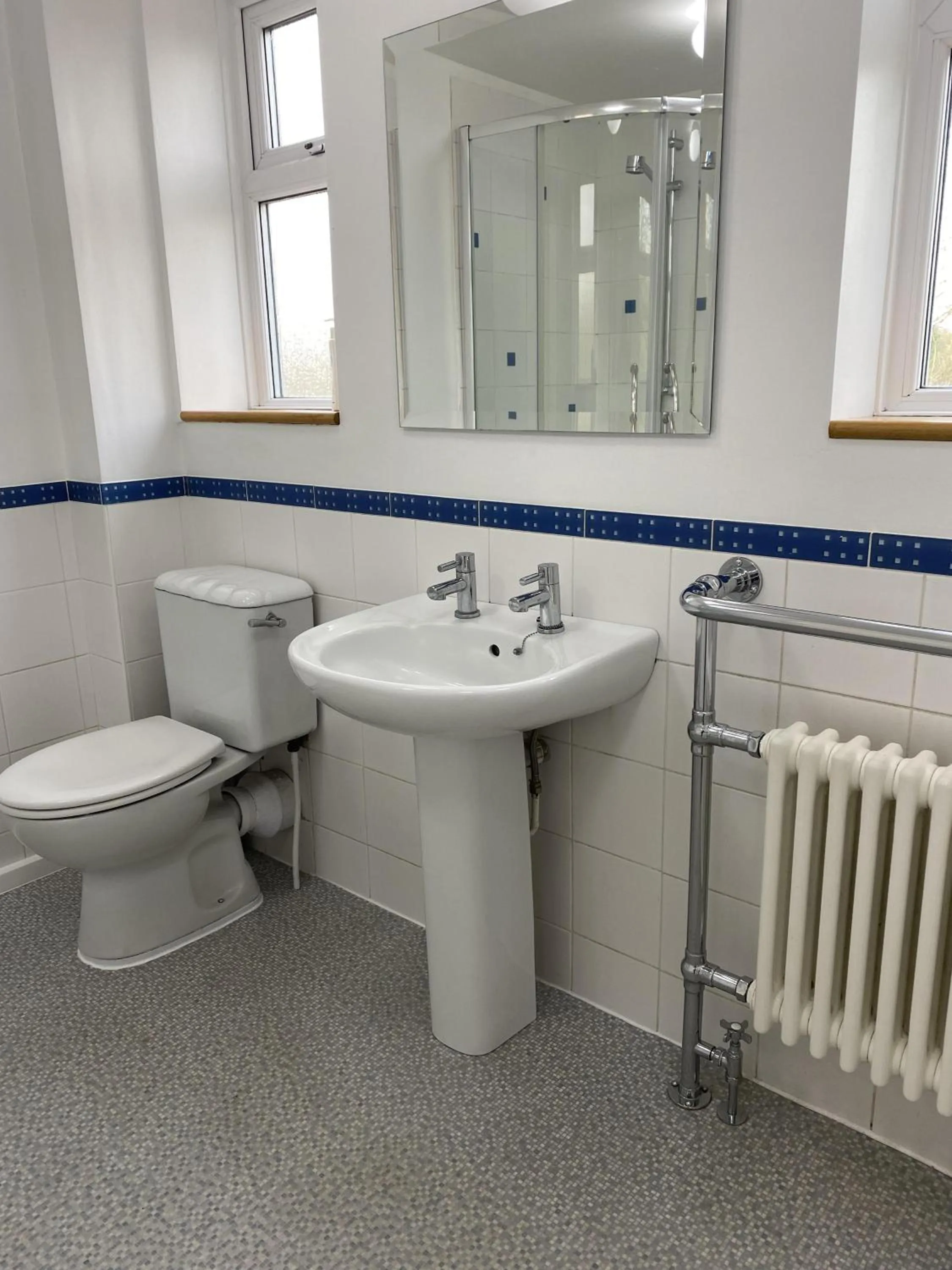 Bathroom in Stansted Airport Guest Rooms
