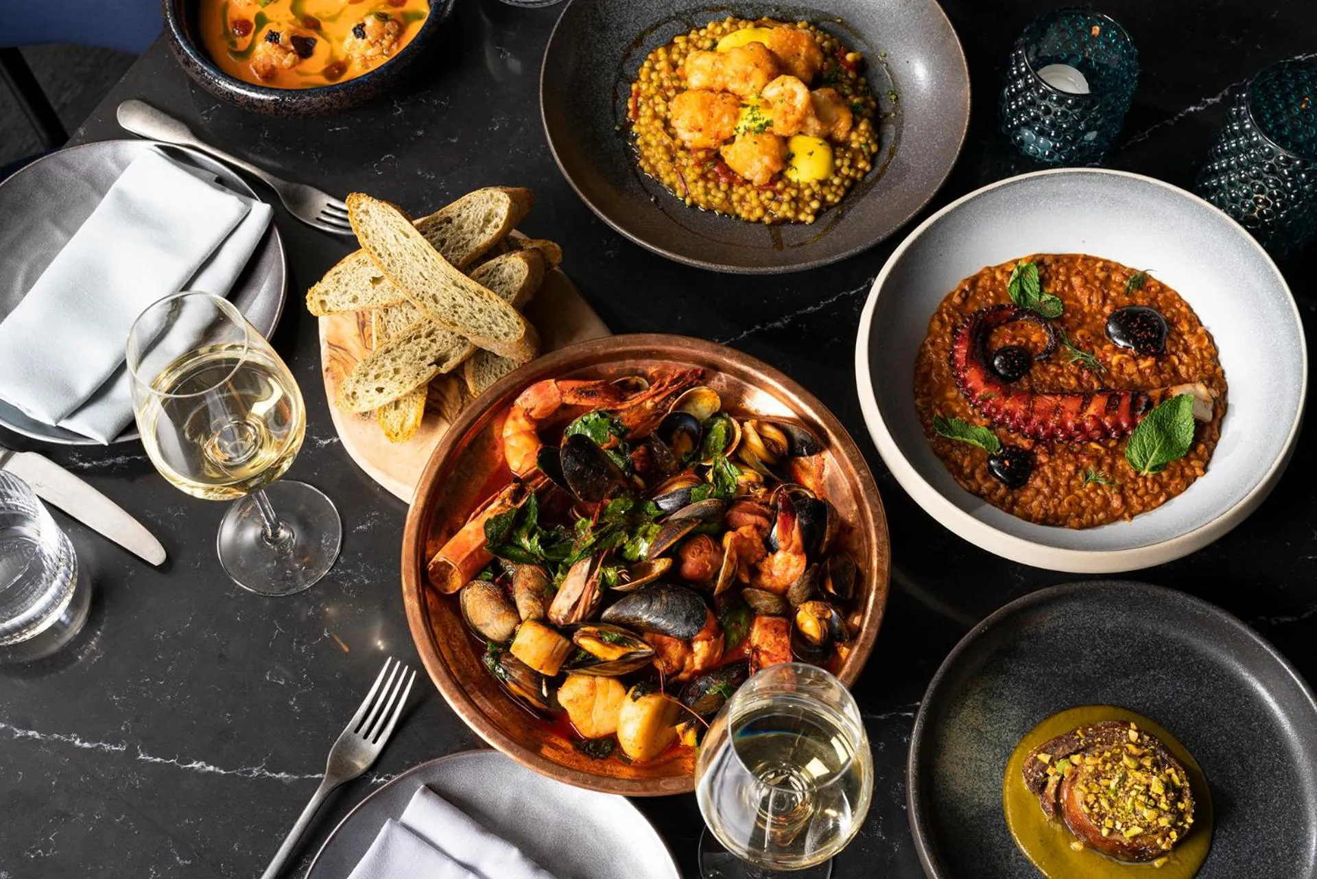 Restaurant/places to eat in Hotel AMANO Covent Garden