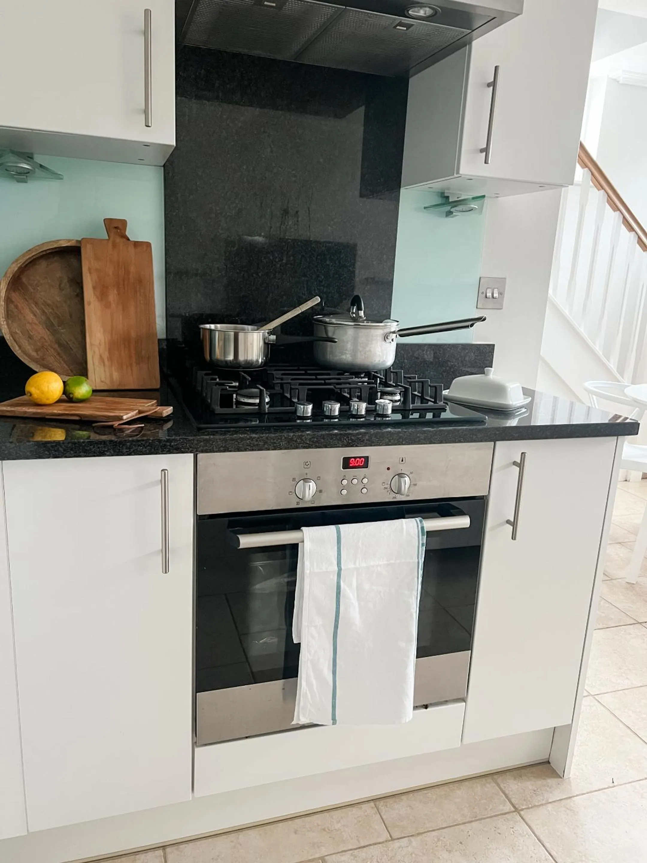 Kitchen or kitchenette in Windsor Mews by Stay Focused SA