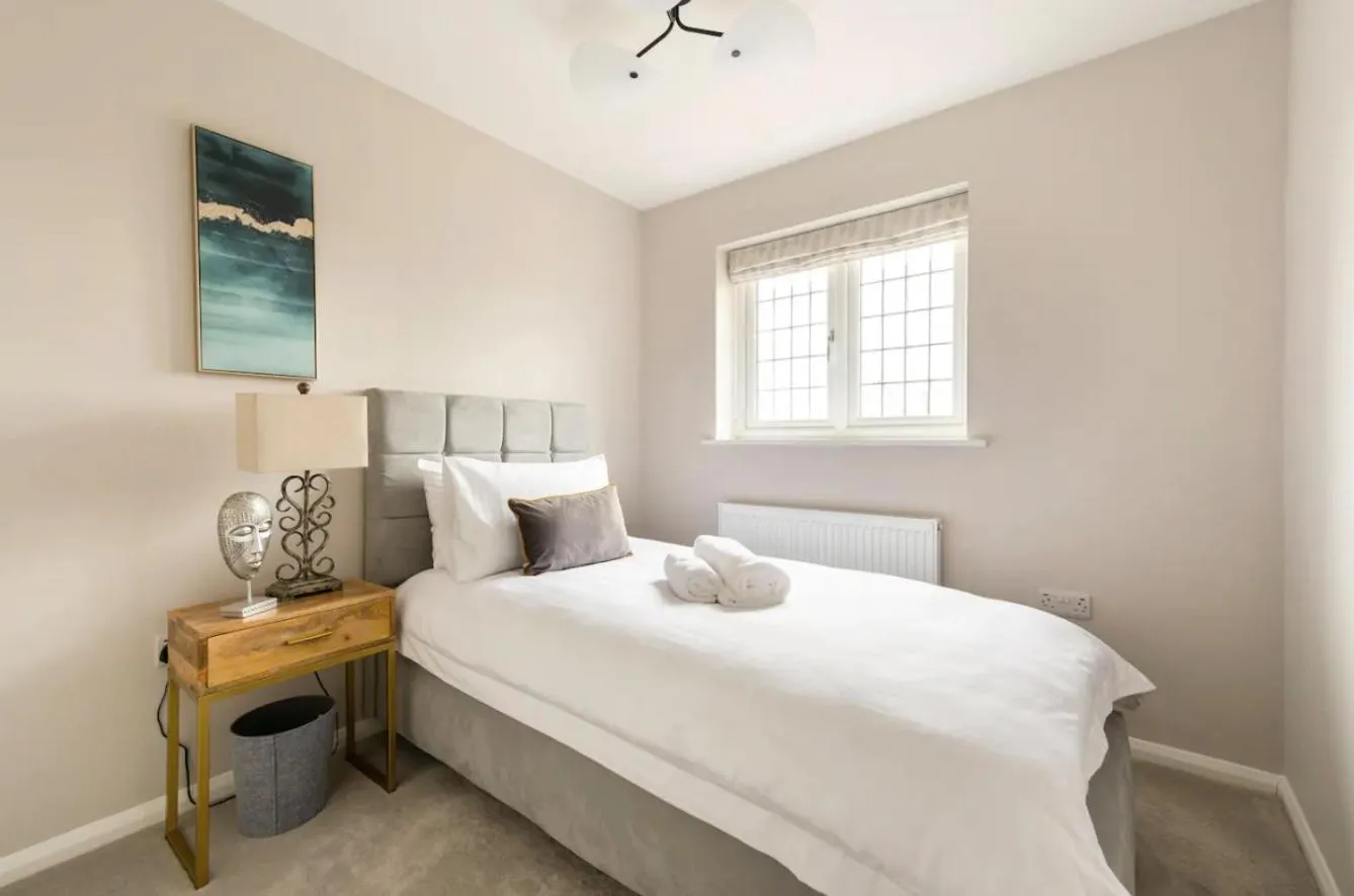 Bedroom, Bed in Virginia Water Family Getaway